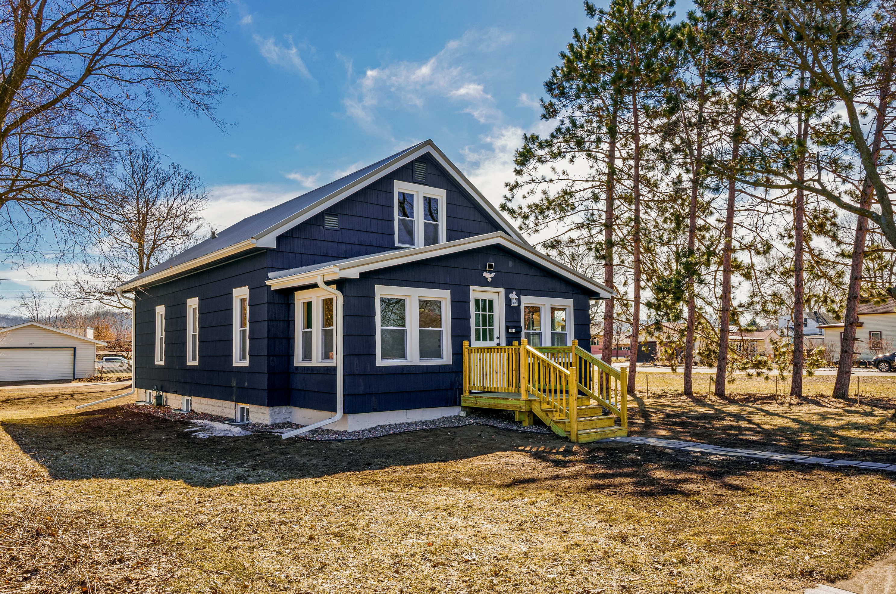2406 Onalaska Ave, La Crosse, WI 54603