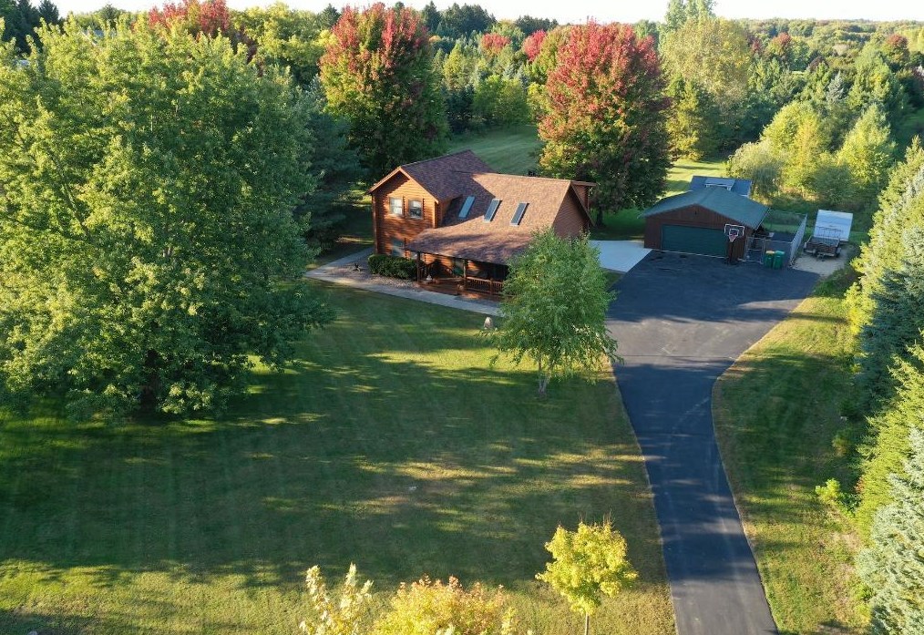 1336 Western Ave, Jackson, WI 53037