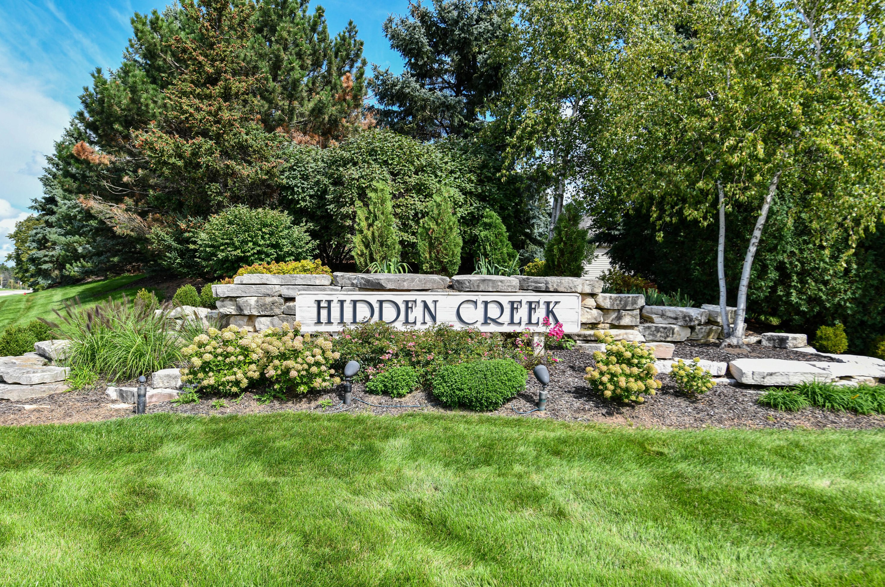 10548 Hidden Creek Dr, Thiensville, WI 53092