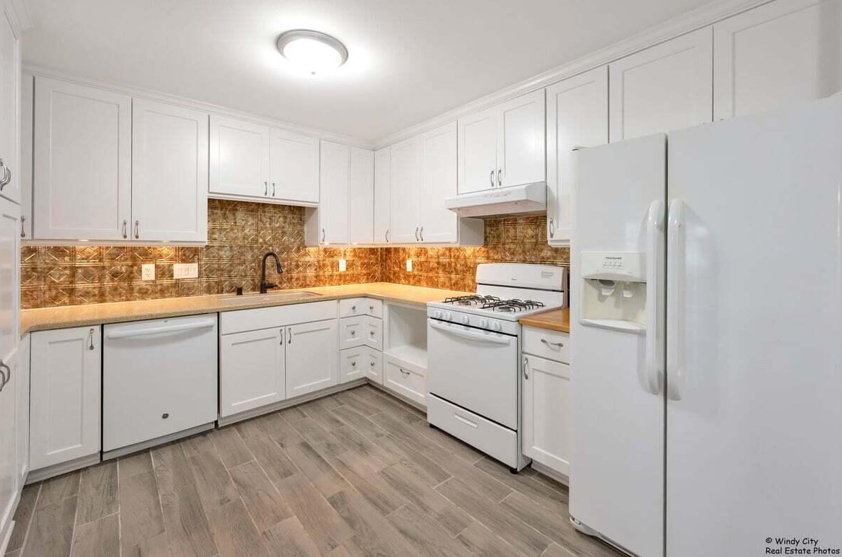 1262 Village Centre Dr #1, Kenosha, WI 53144
