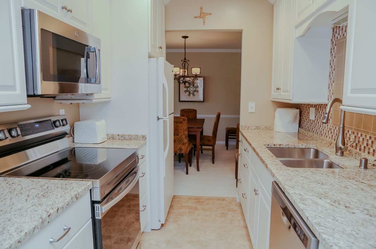 933 W Heritage Ct #104, Thiensville, WI 53092