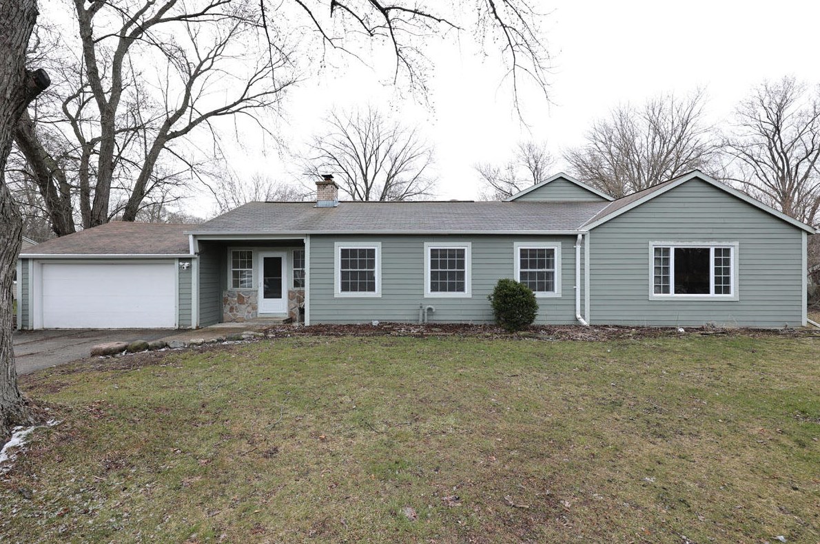 17515 W Elmwood Rd, Waukesha, WI 53146