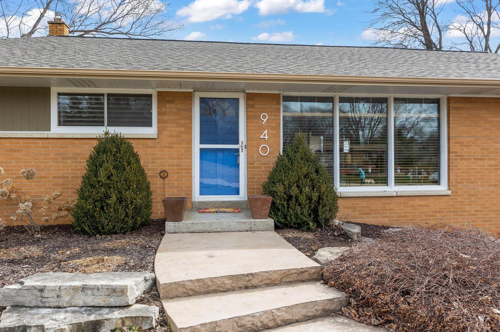 940 Hi Ridge Ave, Waukesha, WI 53186