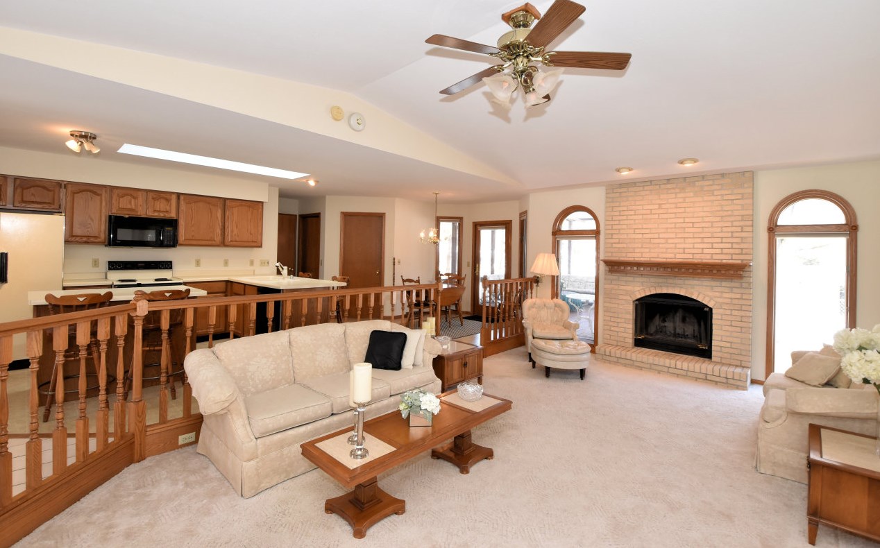 1132 Center St, Delavan, WI 53115-1406