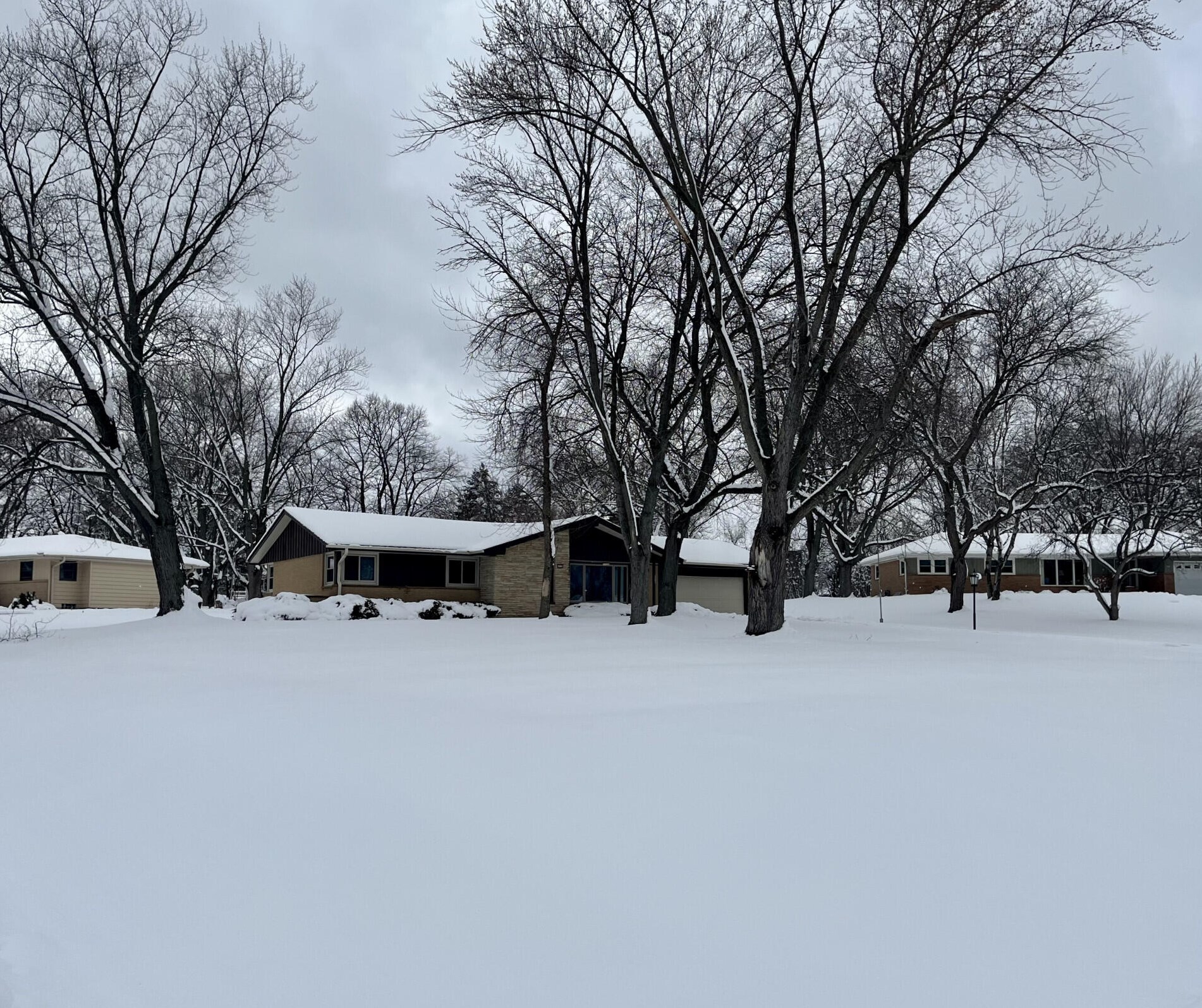 4935 S Menard Dr, Waukesha, WI 53151