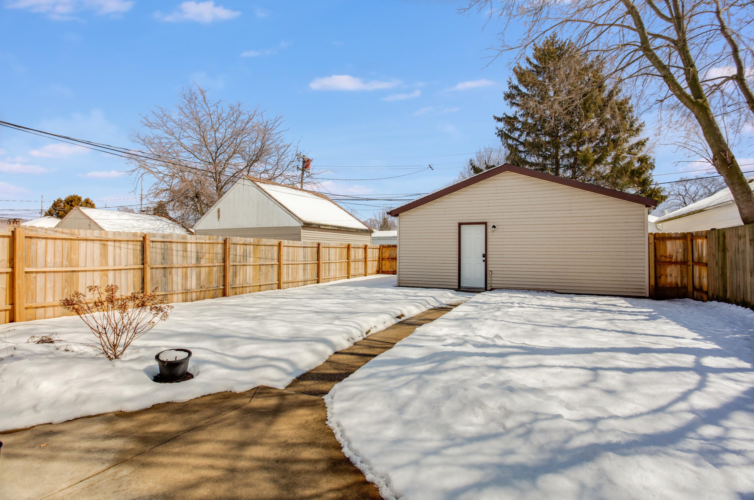 2209 Superior St, Racine, WI 53402