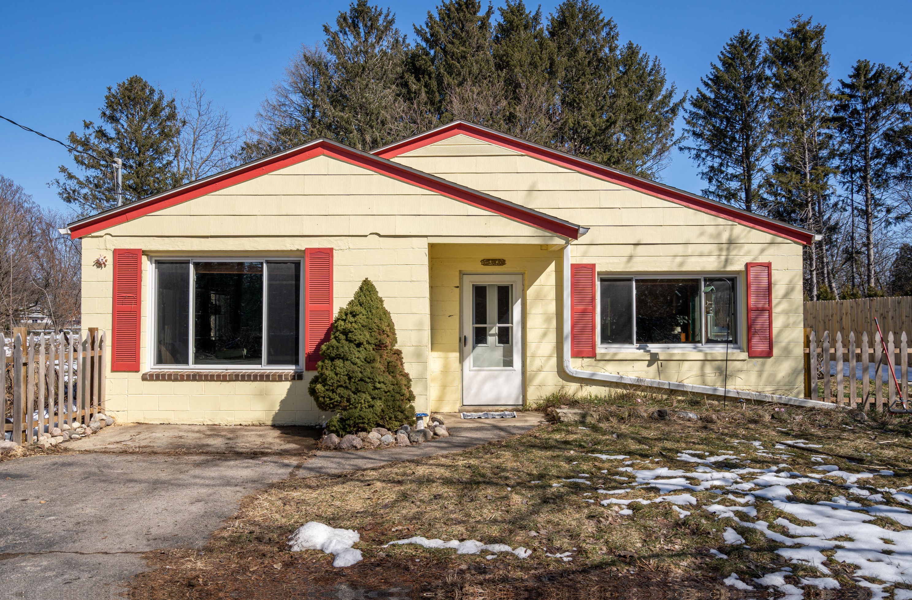 4986 S Small Rd, Waukesha, WI 53151