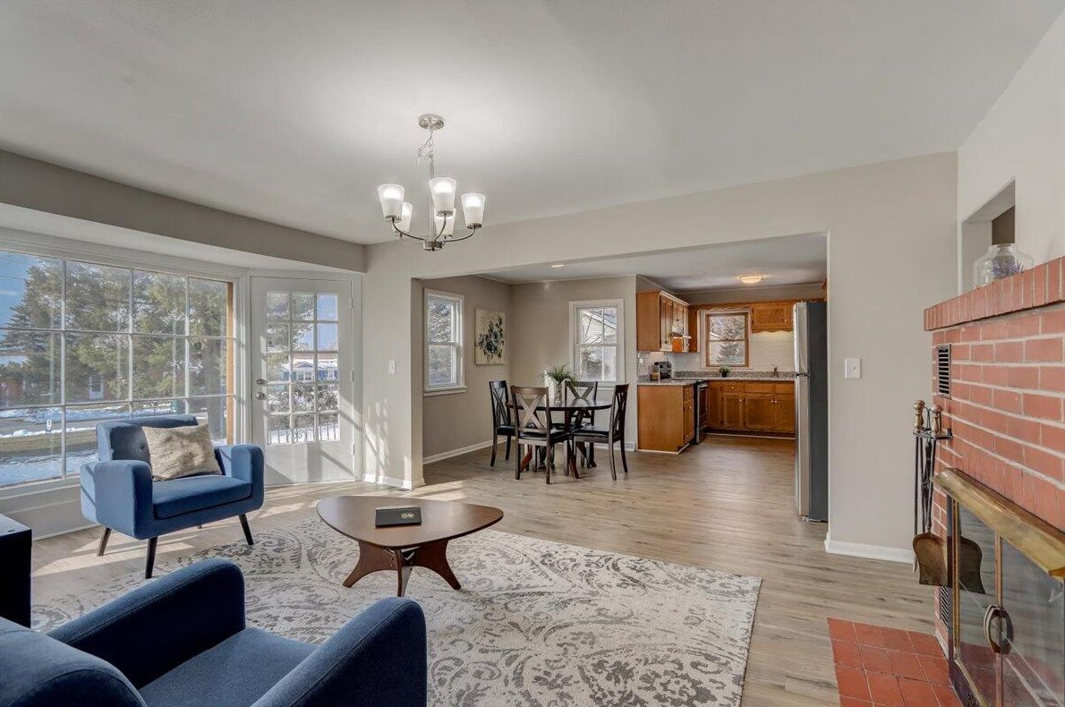 1522 Wolf Ct, Waukesha, WI 53186