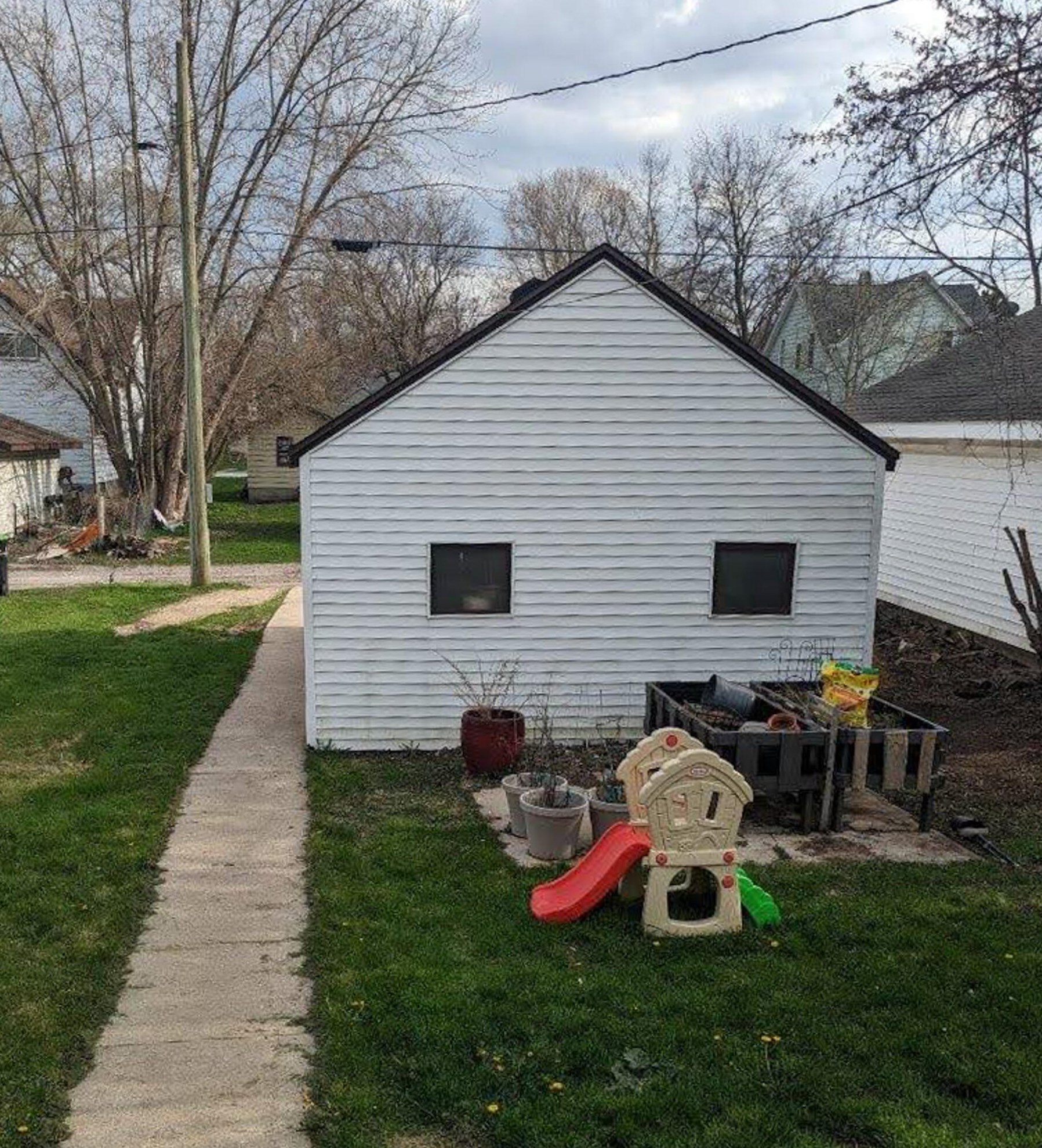 525 Loos St, Hartford WI  53027-1913 exterior