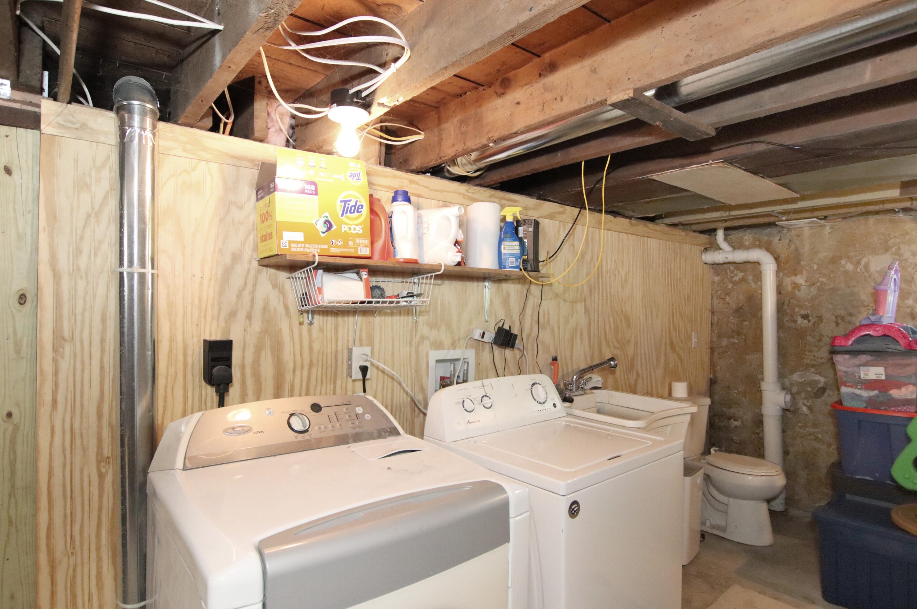 525 Loos St, Hartford WI  53027-1913 exterior
