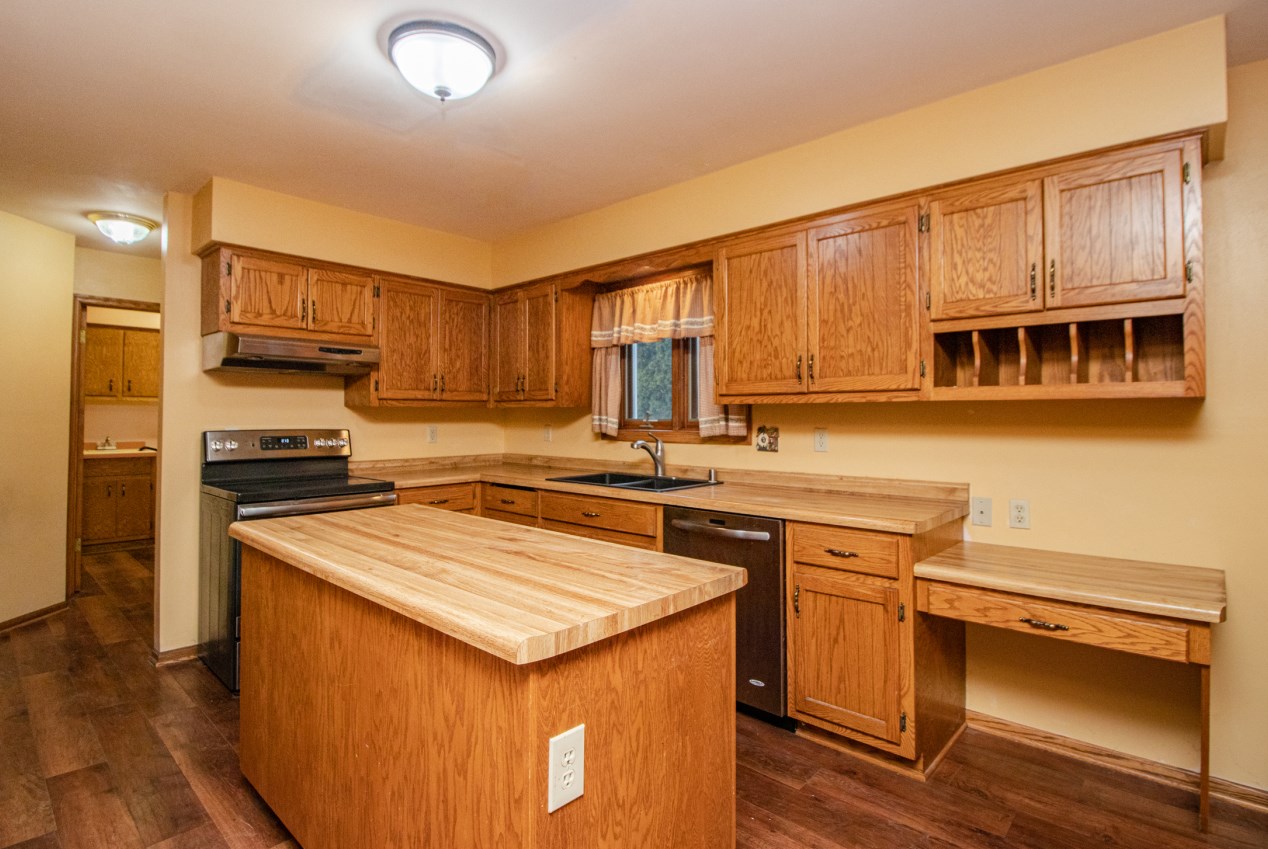 107 Mark Ct, North Prairie, WI 53153