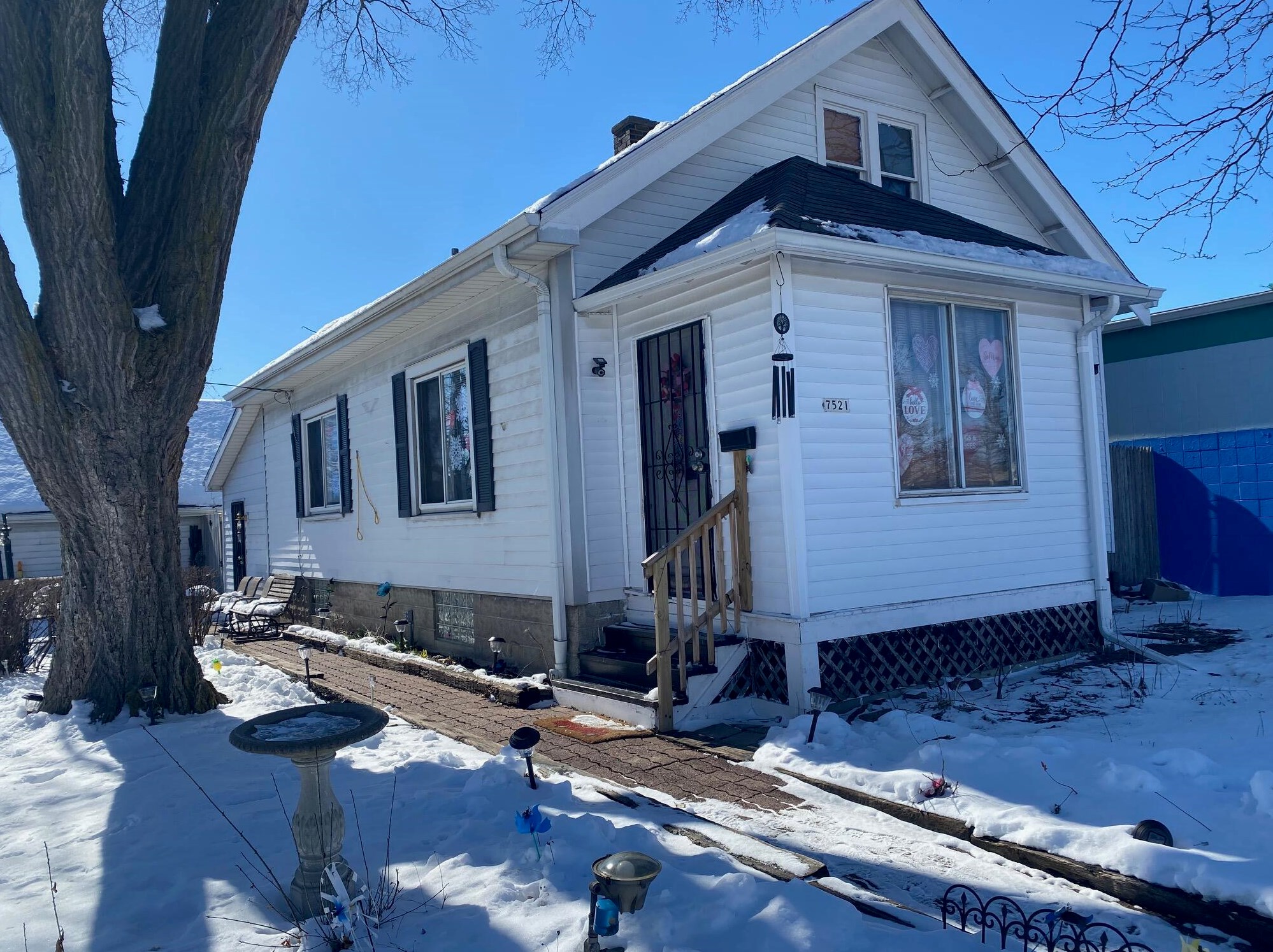 7521 W Perkins Pl, Milwaukee, WI 53216
