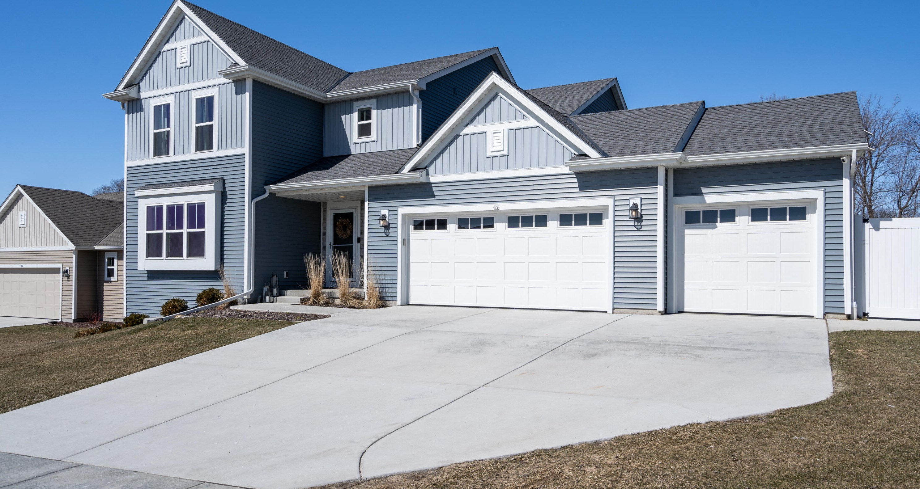 42 Yellowstone Dr, Hartford, WI 53027