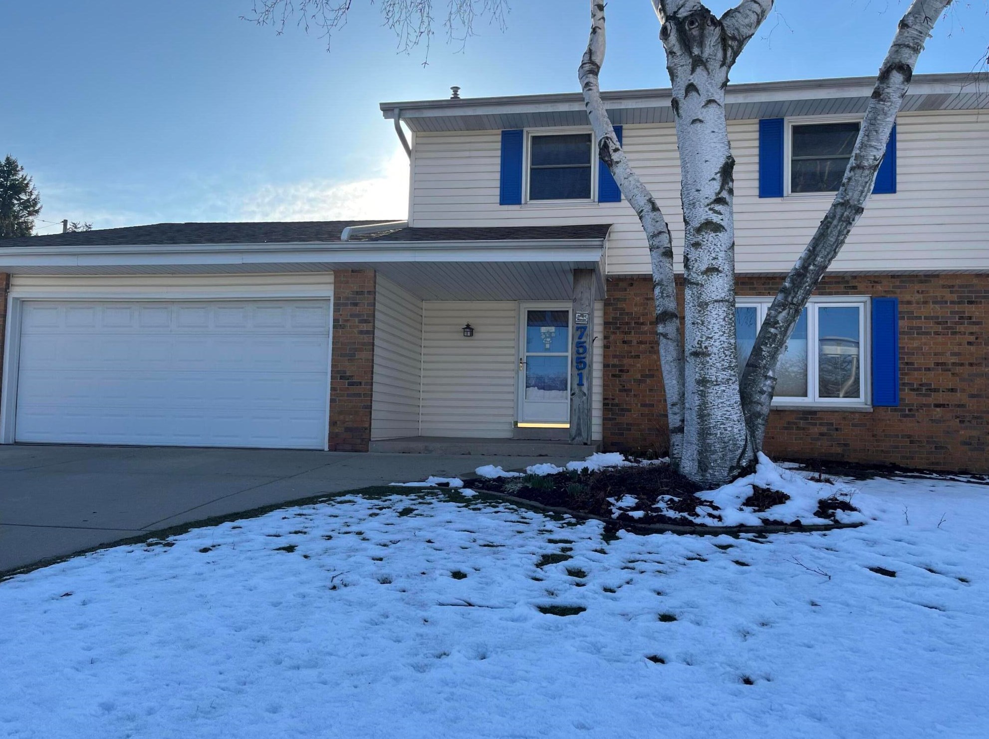 7551 Lenox Ave, Oak Creek, WI 53154-2369