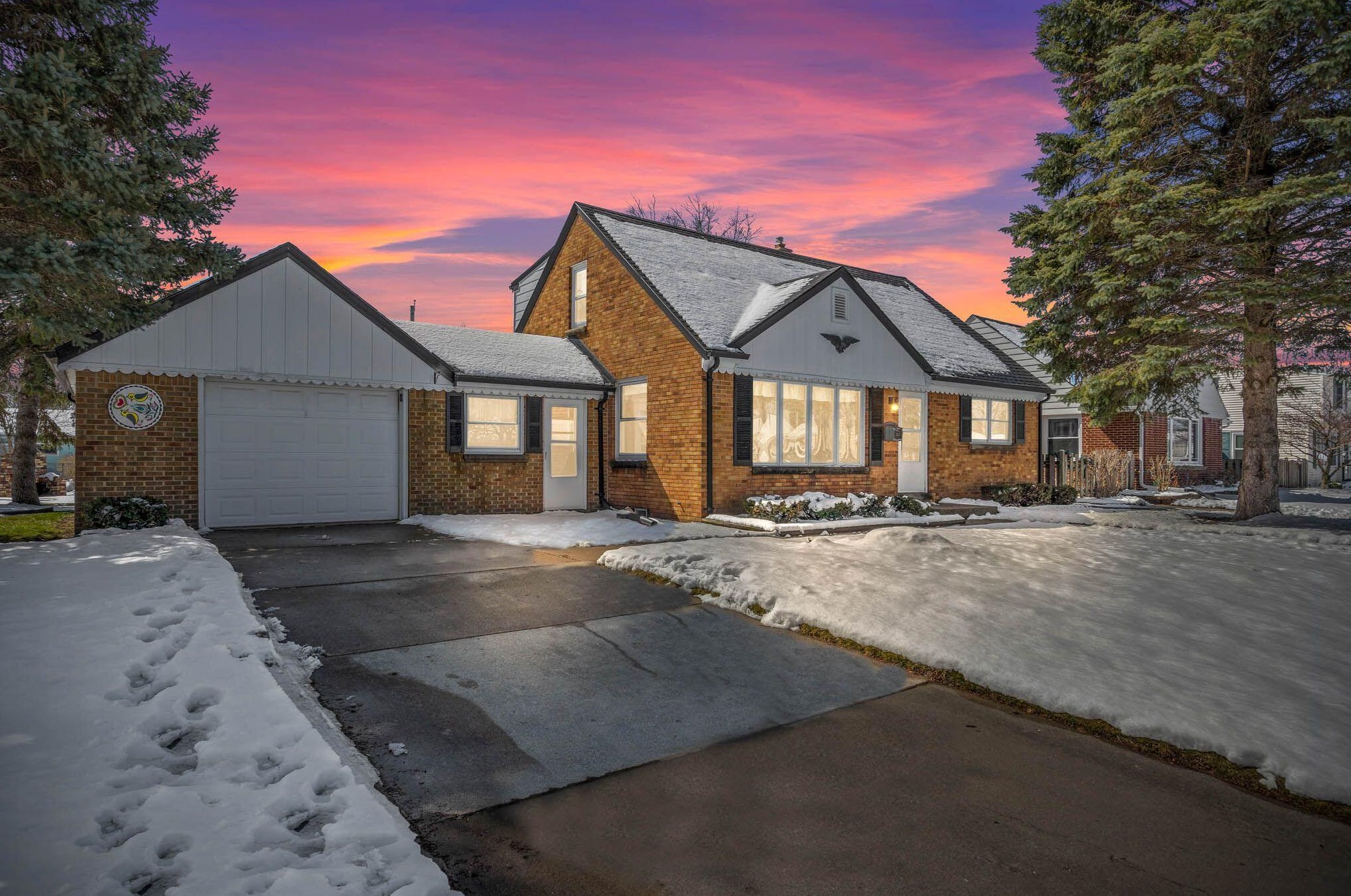 1407 Mackinac Ave, South Milwaukee, WI 53172-3043