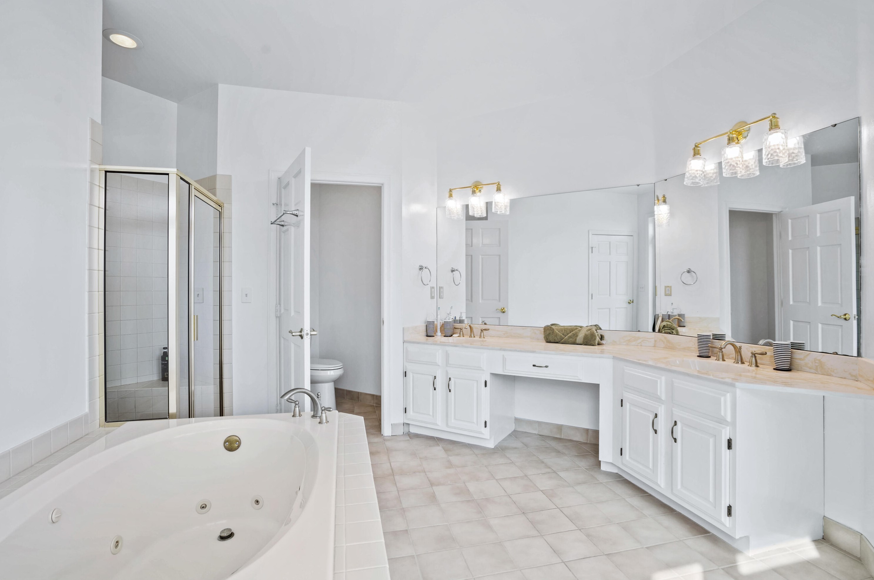 32 Harborview Dr, Racine WI  53403-4601 exterior