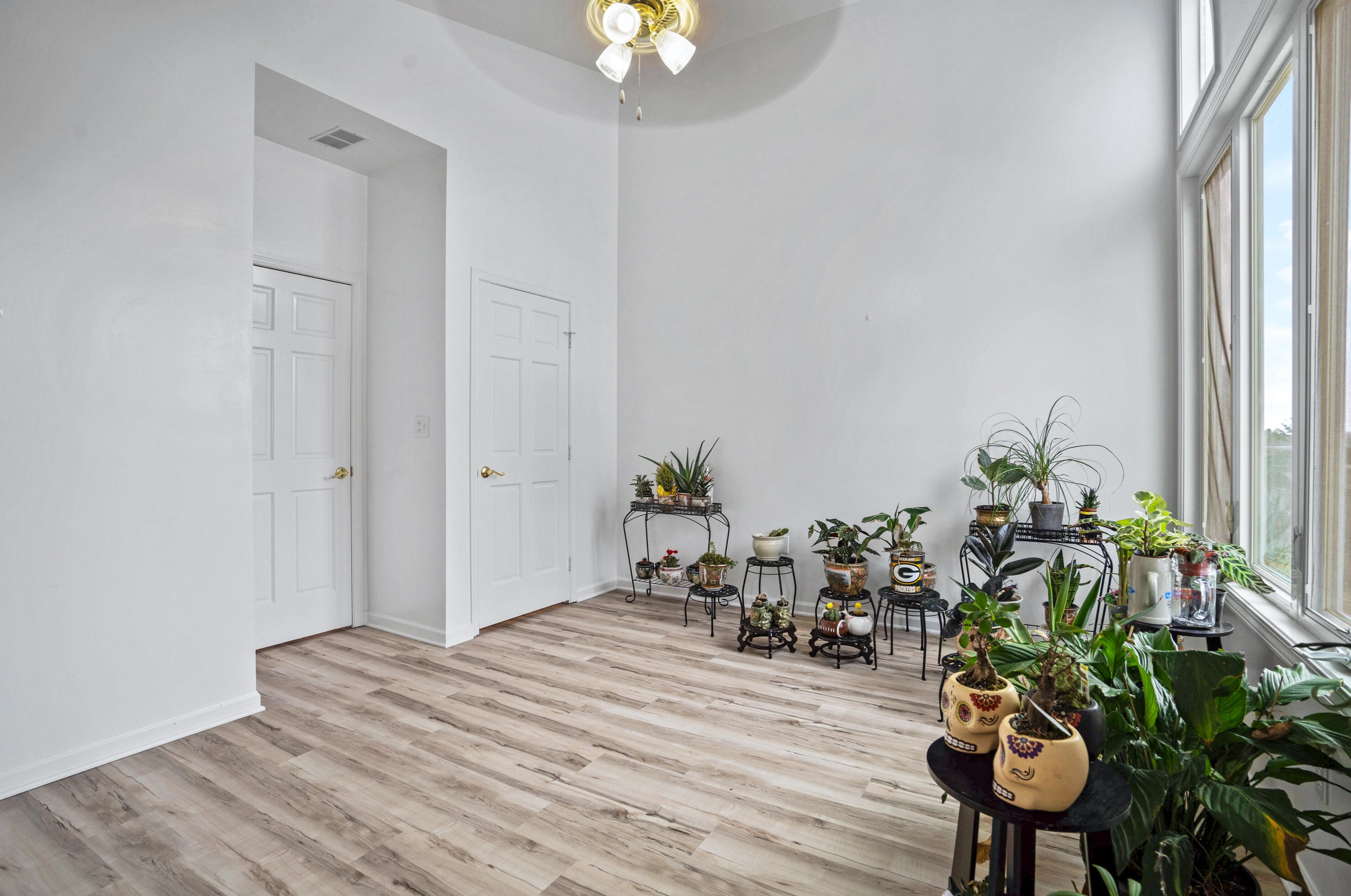 32 Harborview Dr, Racine WI  53403-4601 exterior