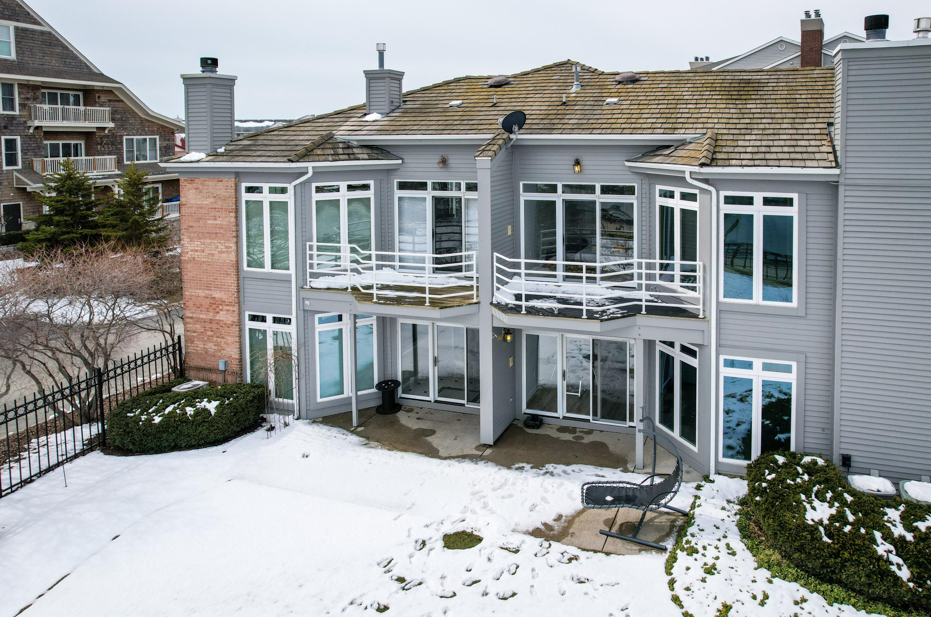 32 Harborview Dr, Racine, WI 53403