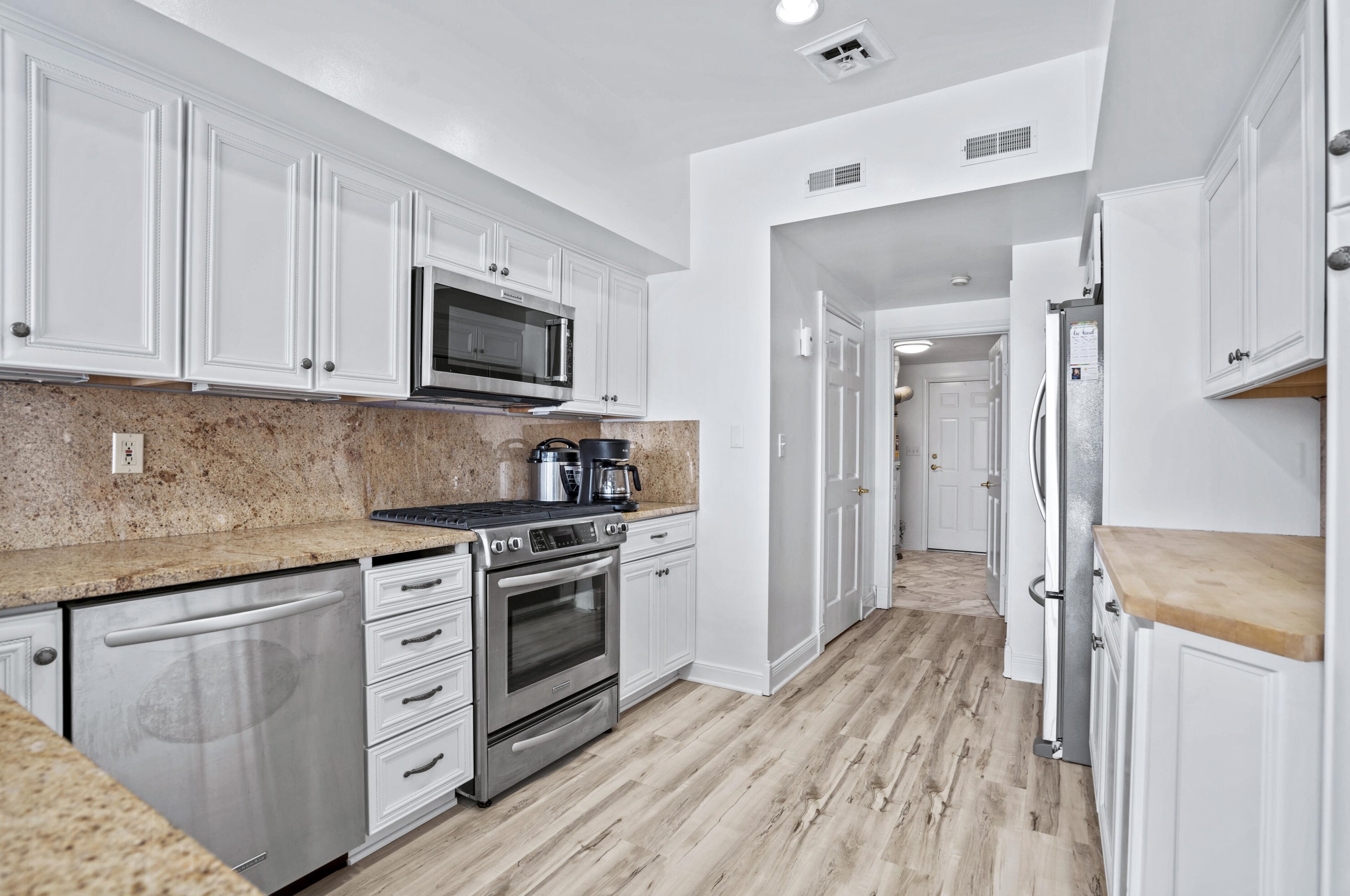 32 Harborview Dr, Racine WI  53403-4601 exterior