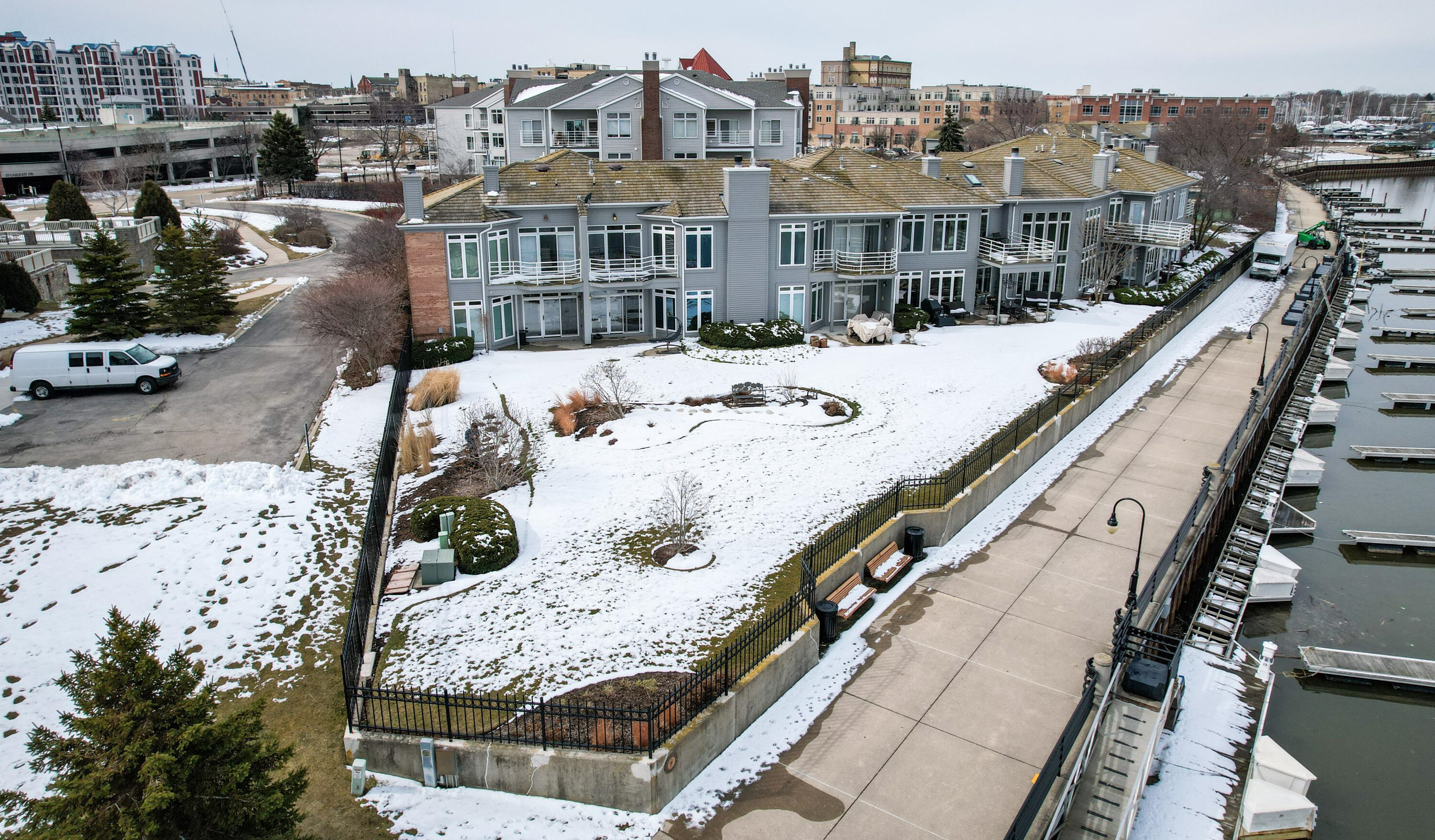 32 Harborview Dr, Racine WI  53403-4601 exterior