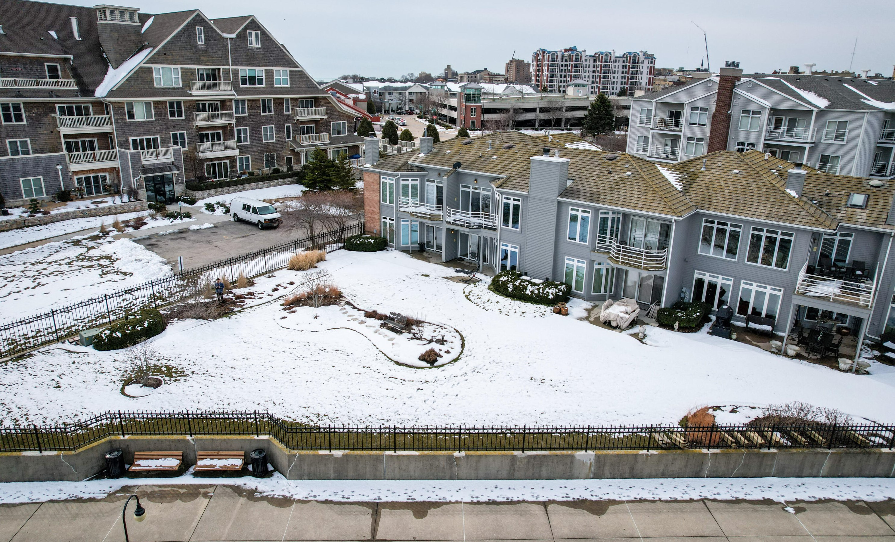 32 Harborview Dr, Racine WI  53403-4601 exterior