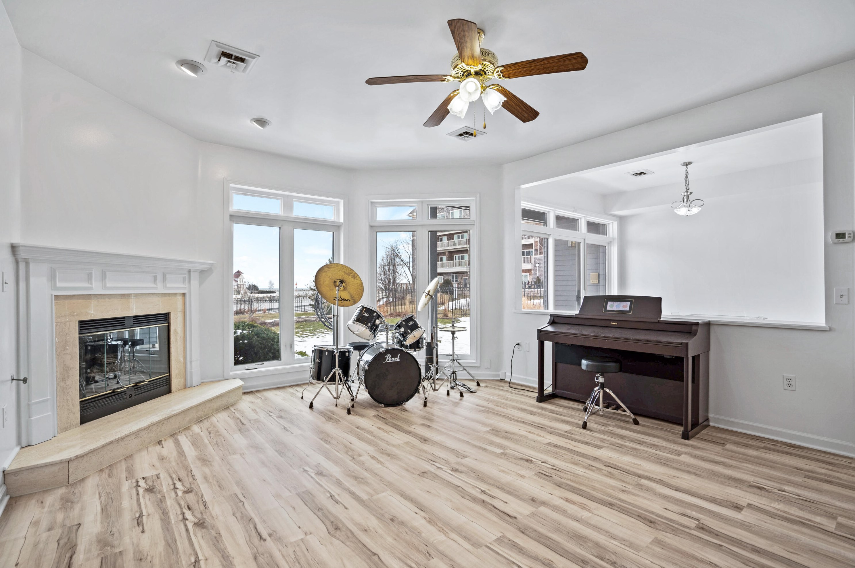 32 Harborview Dr, Racine WI  53403-4601 exterior