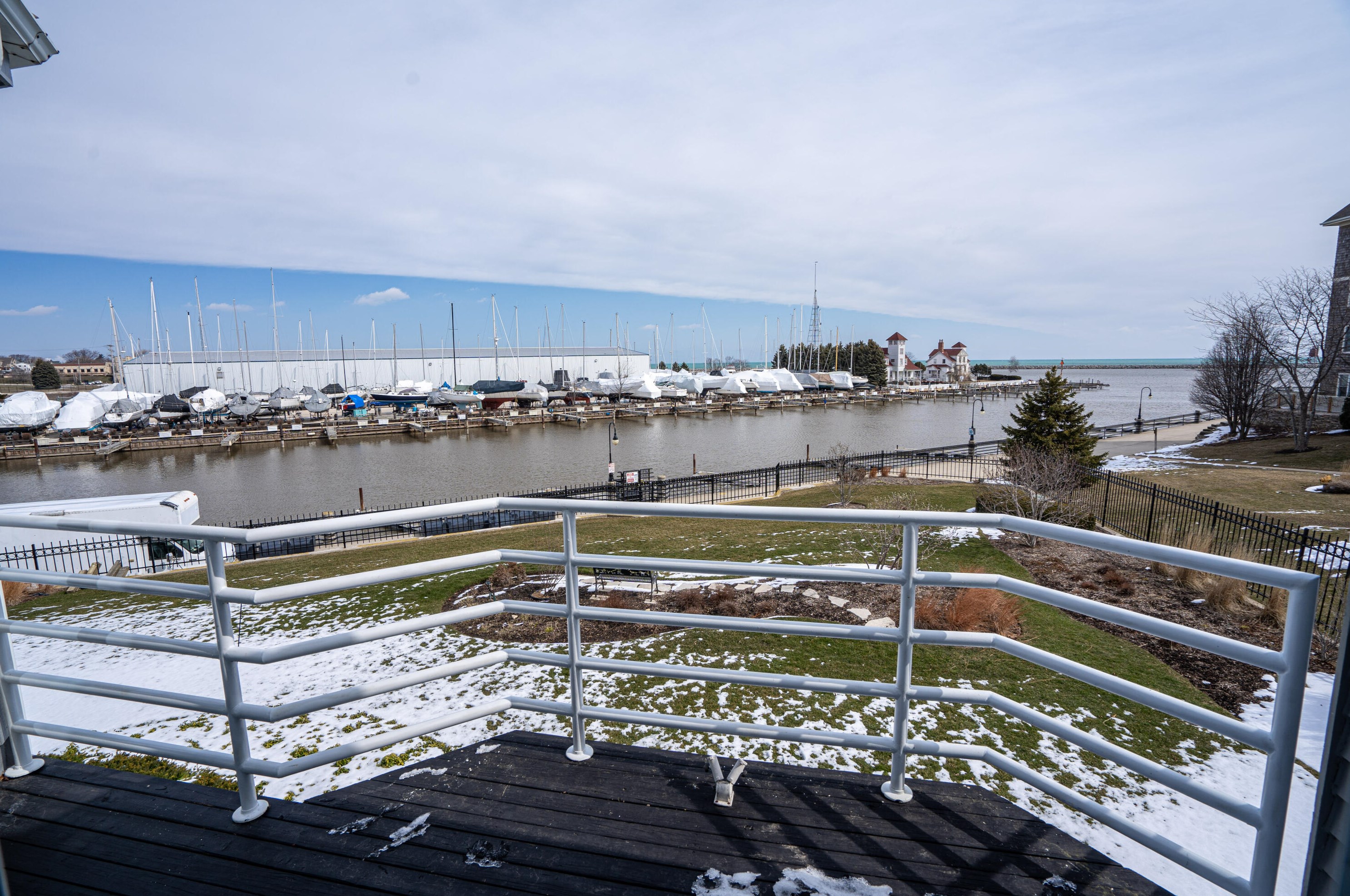 32 Harborview Dr, Racine WI  53403-4601 exterior