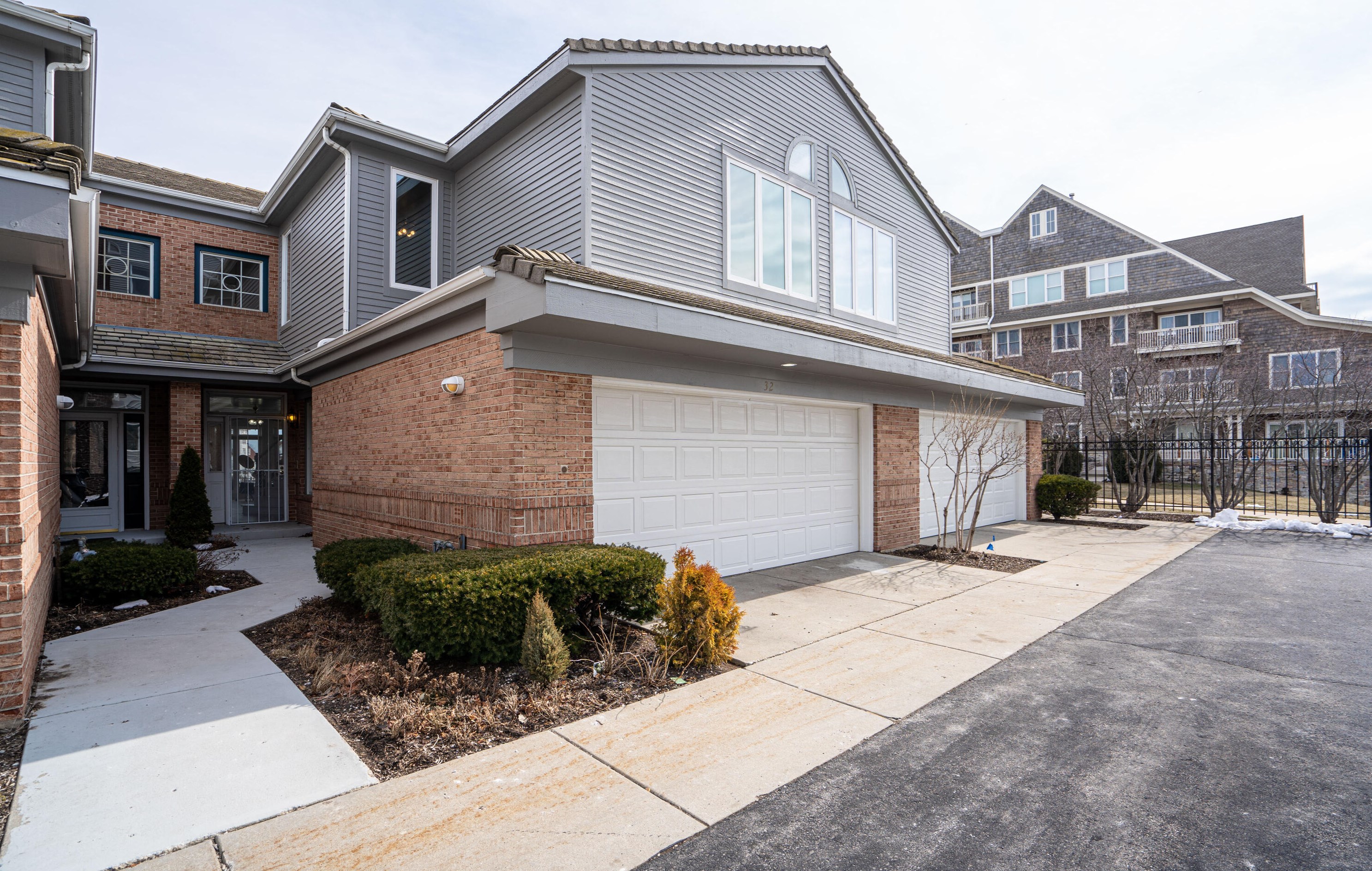 32 Harborview Dr, Racine WI  53403-4601 exterior