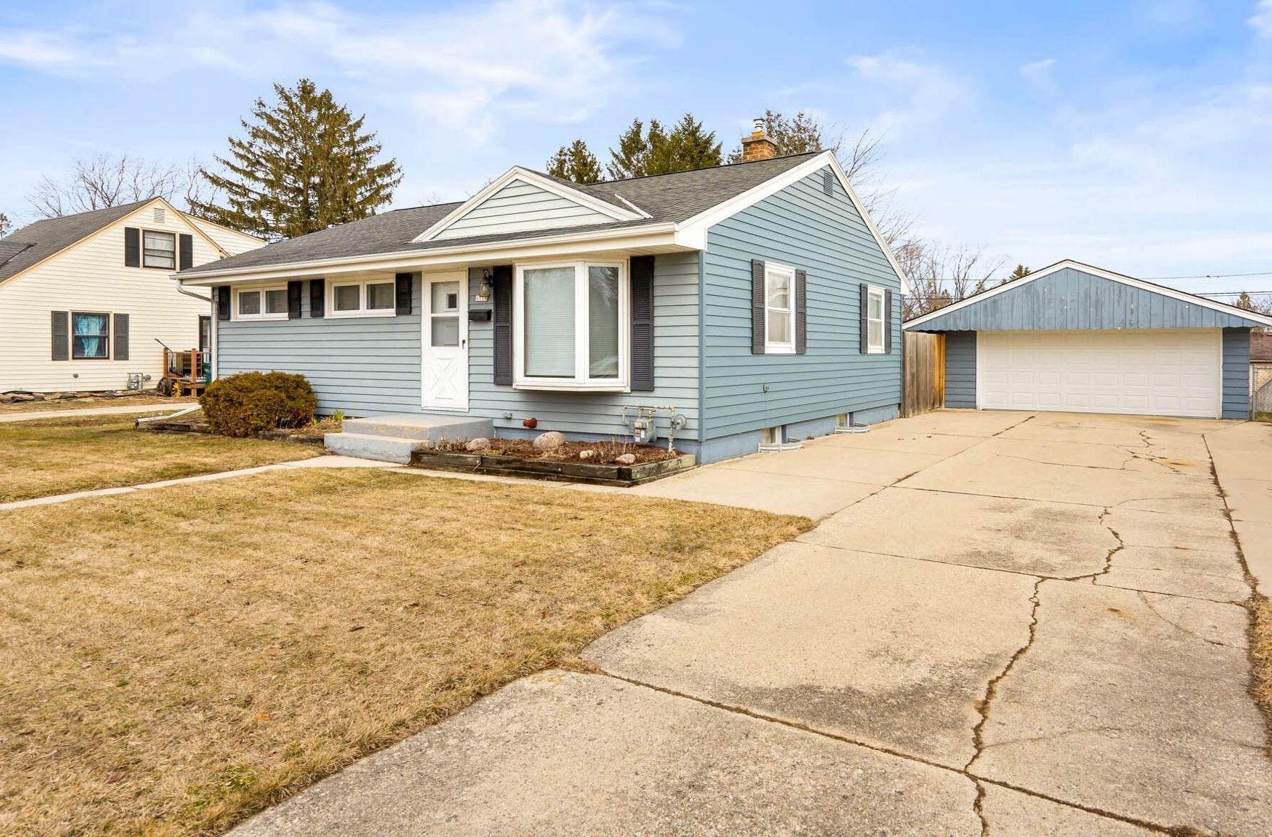 1114 3rd Ave, Grafton, WI 53024-1710