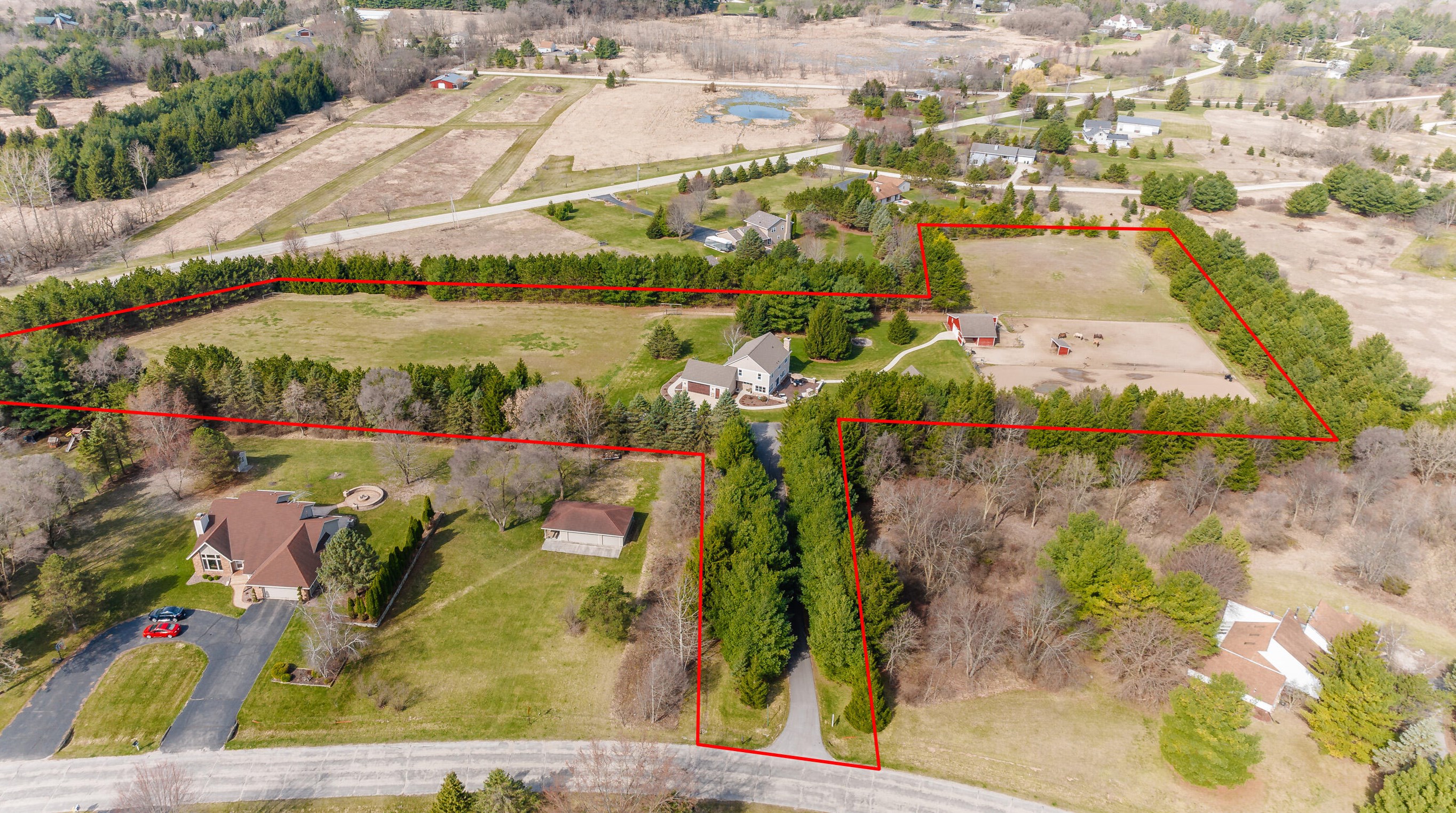 7000 Hayes Dr, Hartford, WI 53027