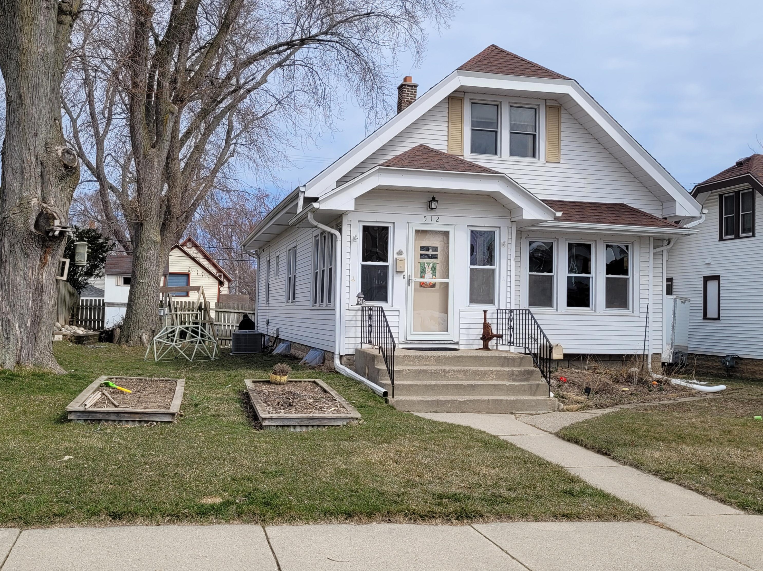 512 Madison Ave, South Milwaukee WI  53172-2704 exterior