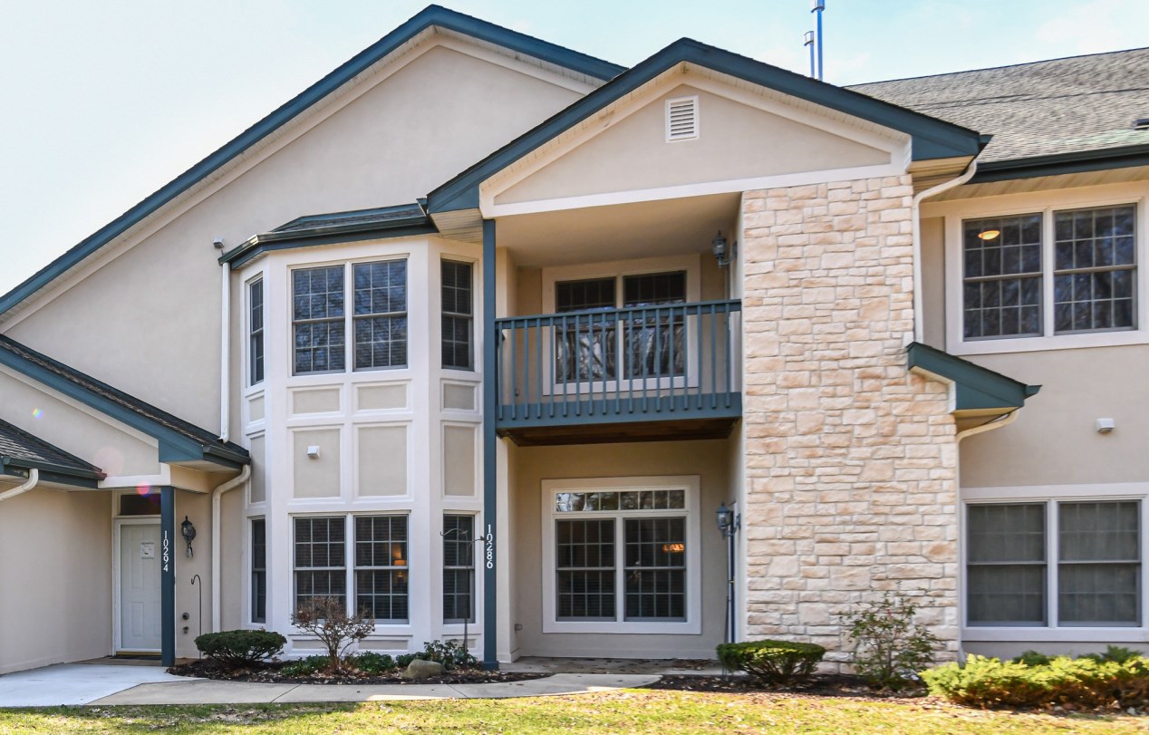 10294 W Deerwood Ln, Hales Corners, WI 53132