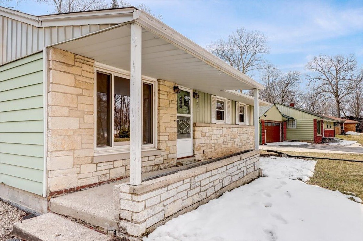 14507 W Gatewood Dr, Waukesha, WI 53151