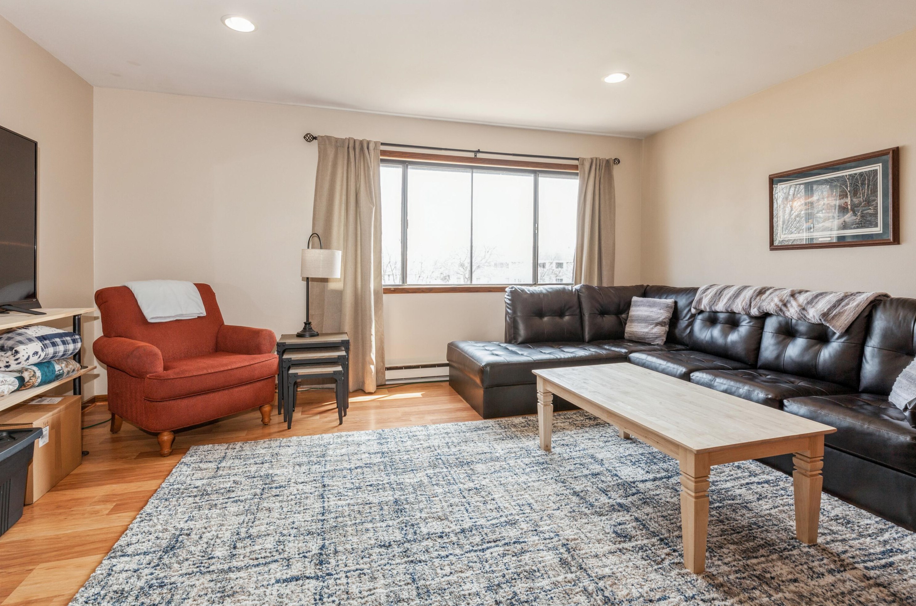 10400 W Whitnall Edge Ct #201, Hales Corners, WI 53132