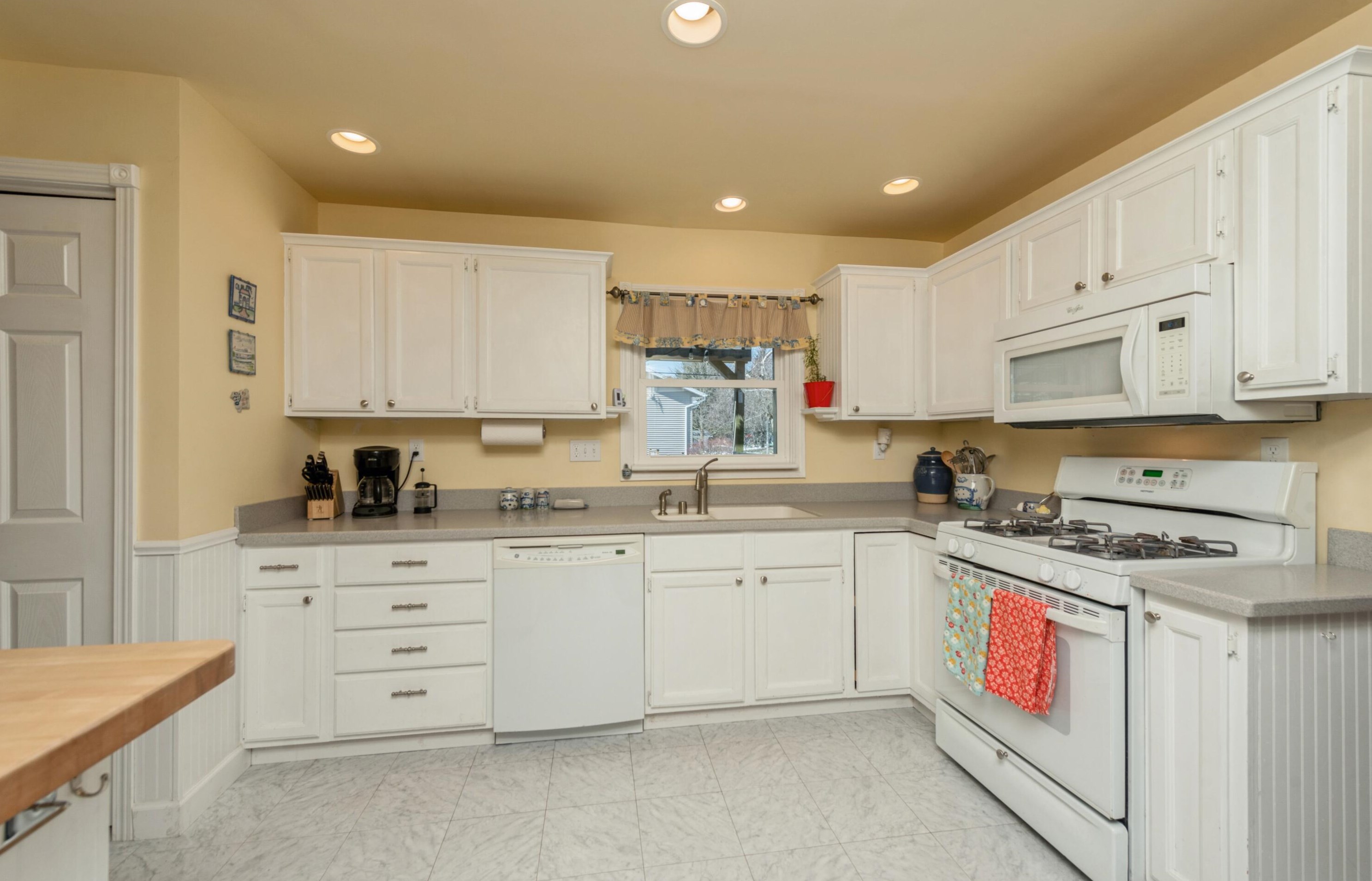 1010 Bonnie Brae Ln, Lake Geneva, WI 53147
