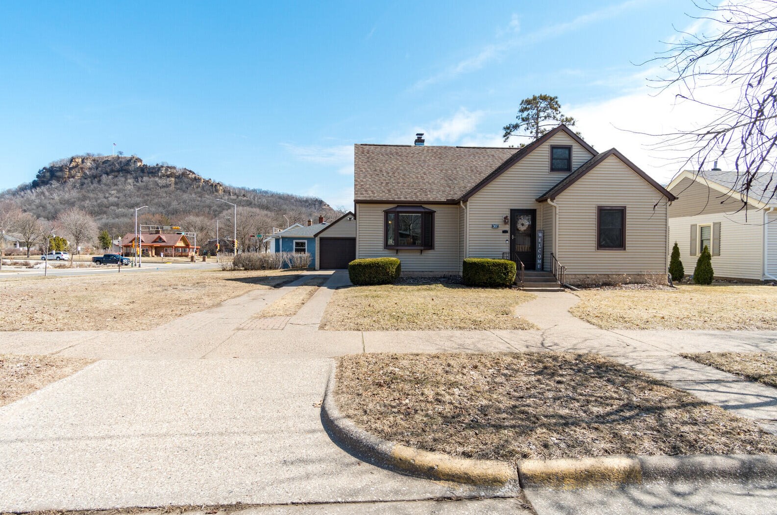 307 24th St, La Crosse, WI 54601