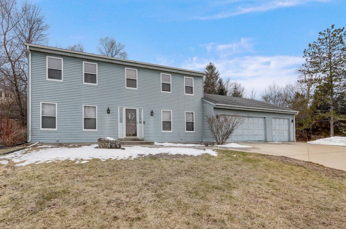 1270 Poplar Ridge Ct, Brookfield, WI 53045