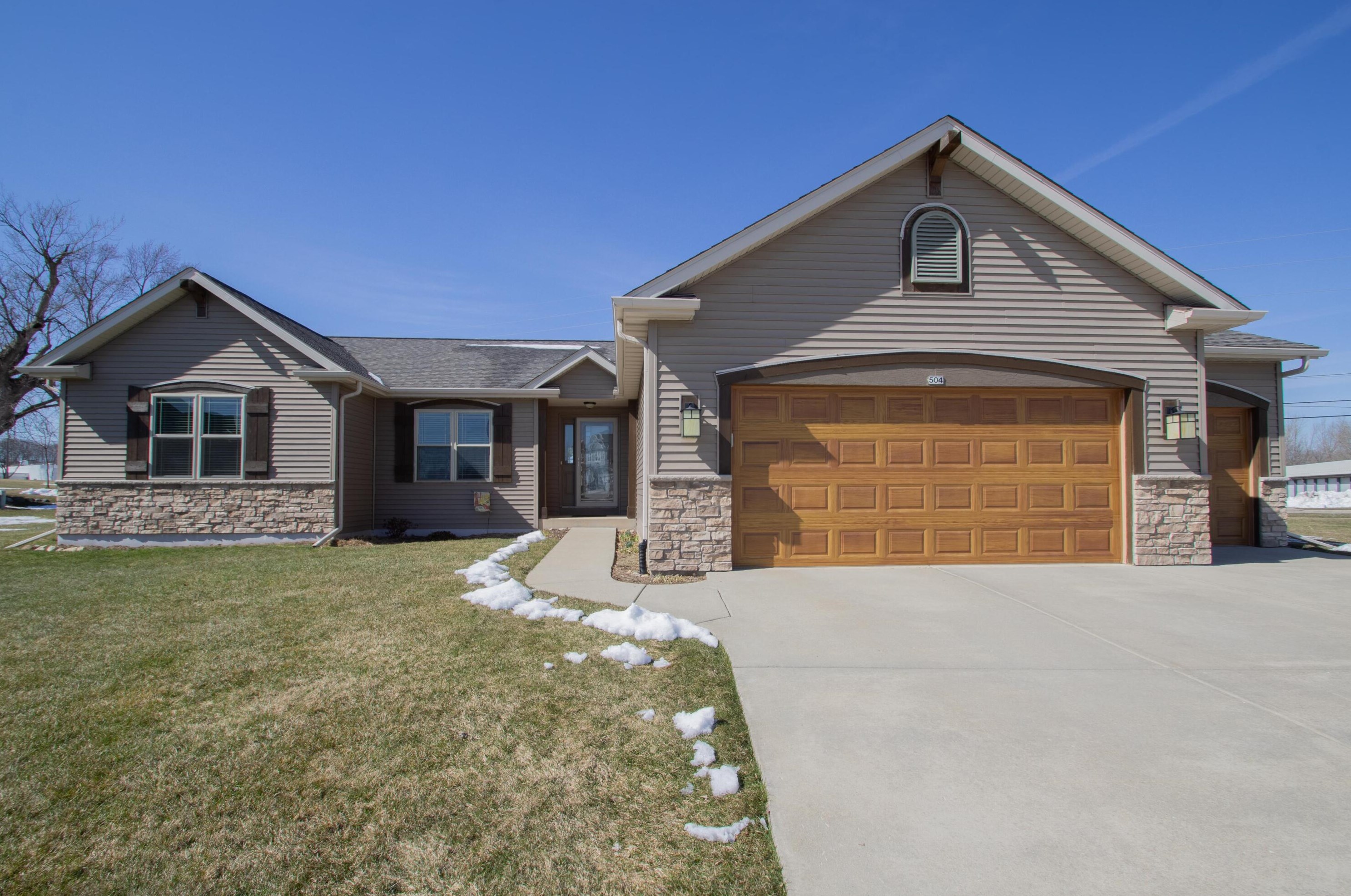 504 Windstone Ct, Watertown, WI 53094