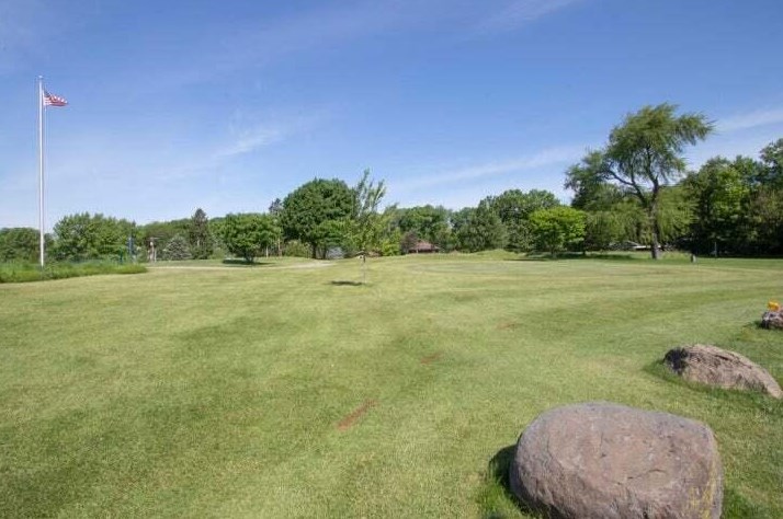 1104 Shabbona Dr, Fontana WI  53125-1349 exterior