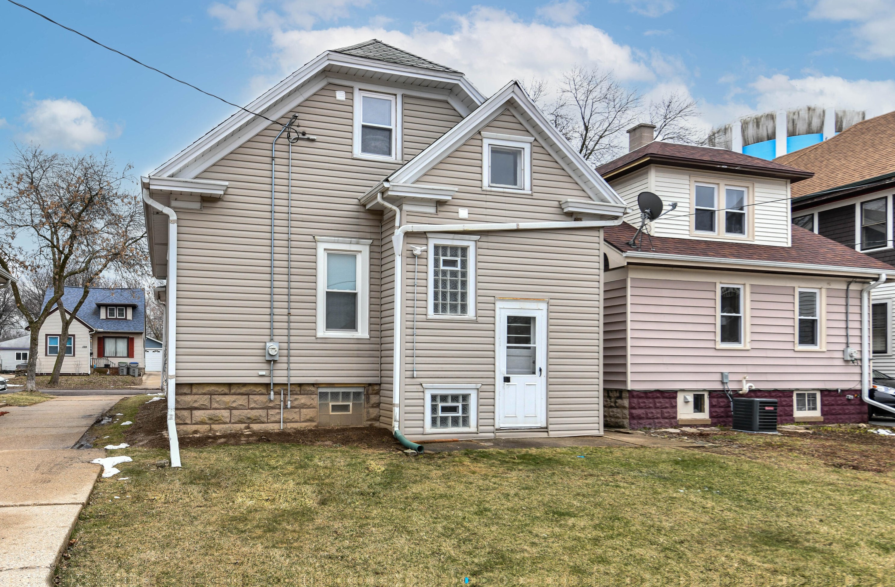 1325 58th St, Milwaukee WI  53214-3434 exterior