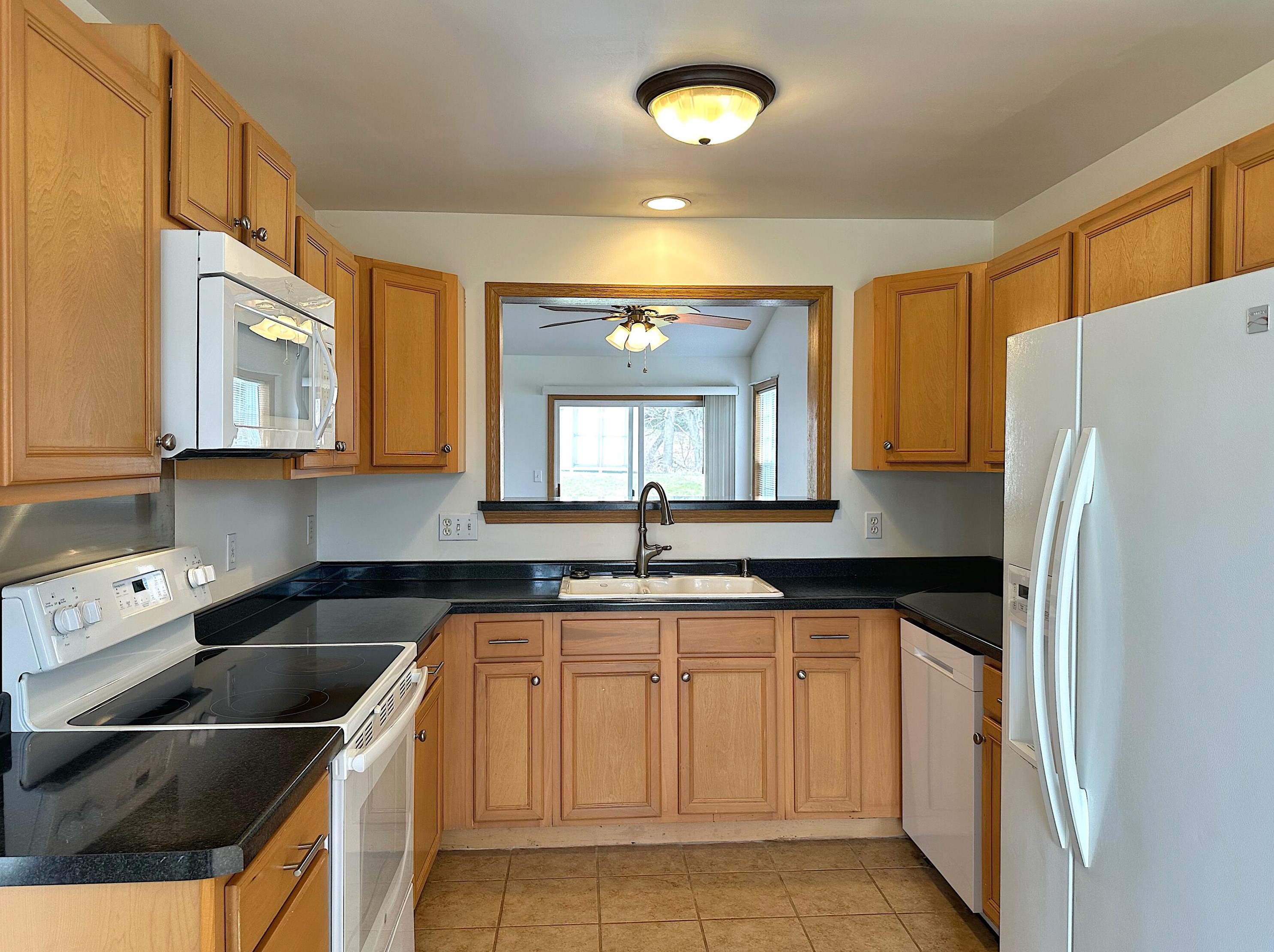 482 Fox Ln, Walworth, WI 53184