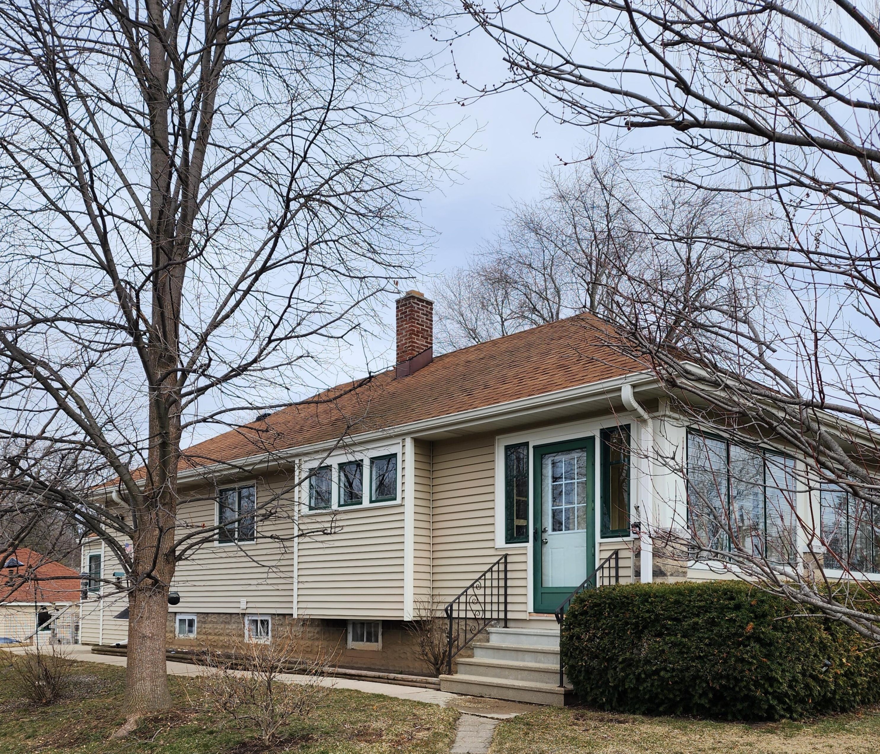 10600 Ridge Rd, Hales Corners, WI 53130-1383