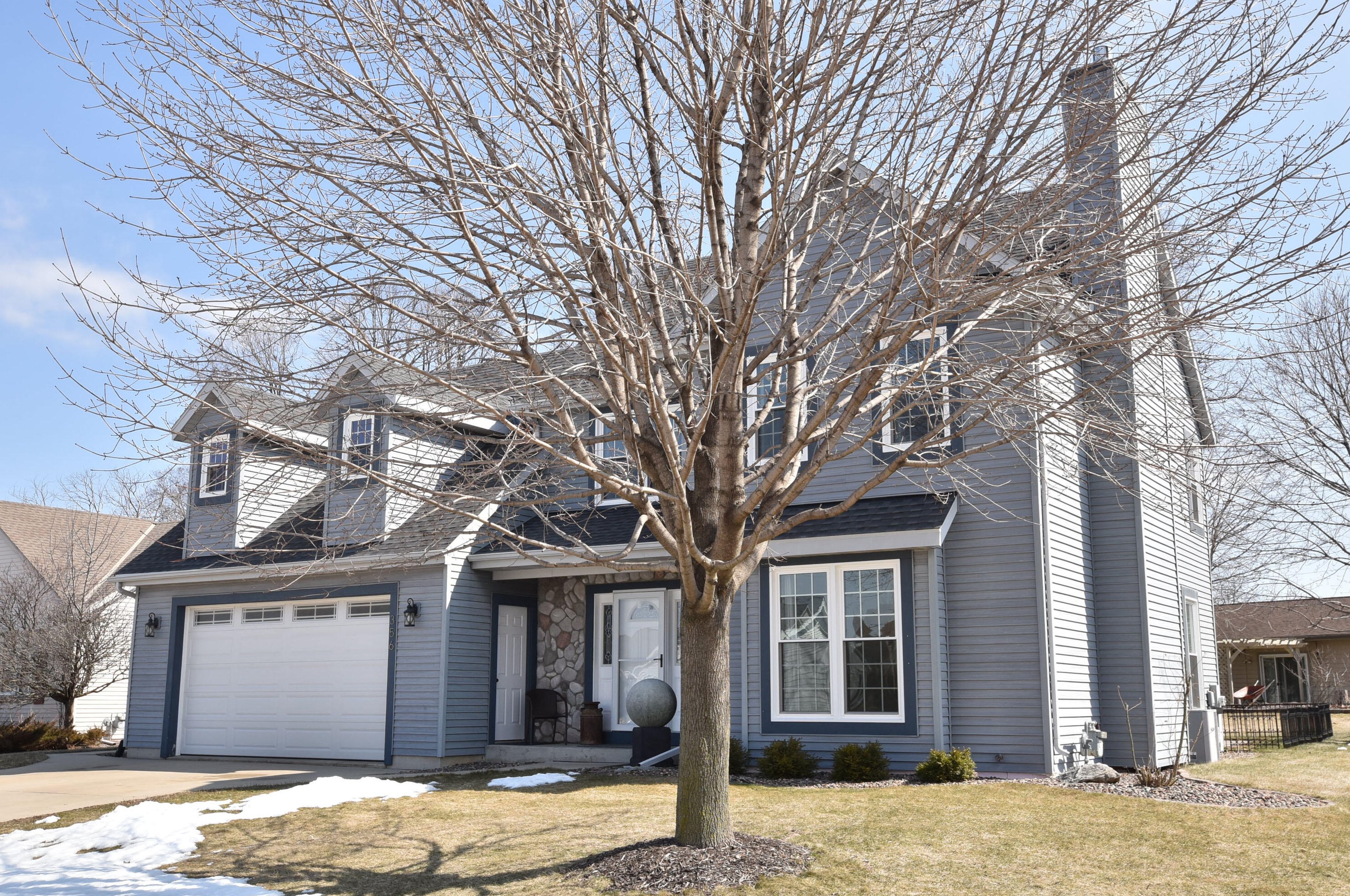 356 Pheasant Pl, Saukville, WI 53080-1820