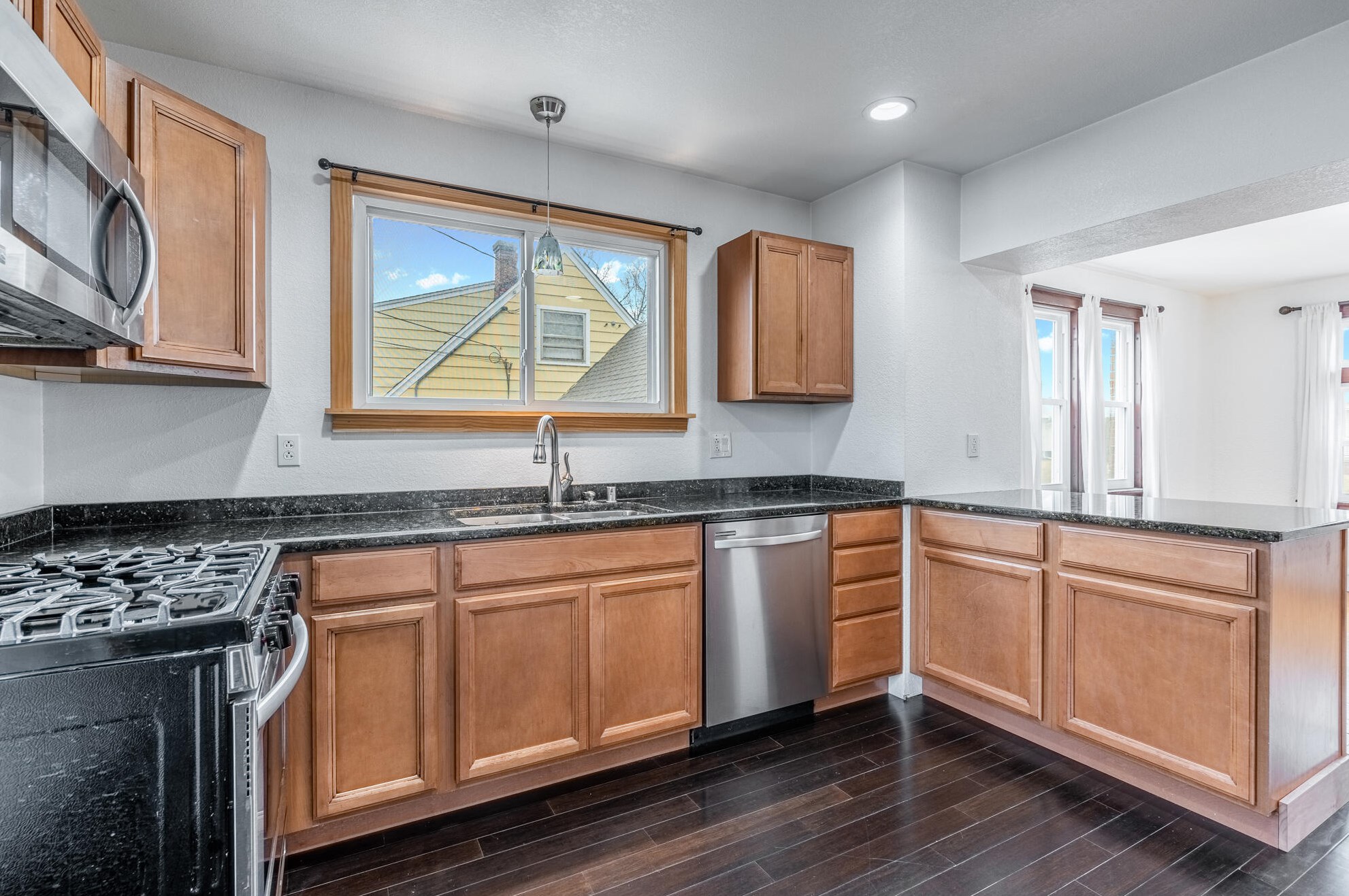 1918 16th St, Sheboygan, WI 53081-5744