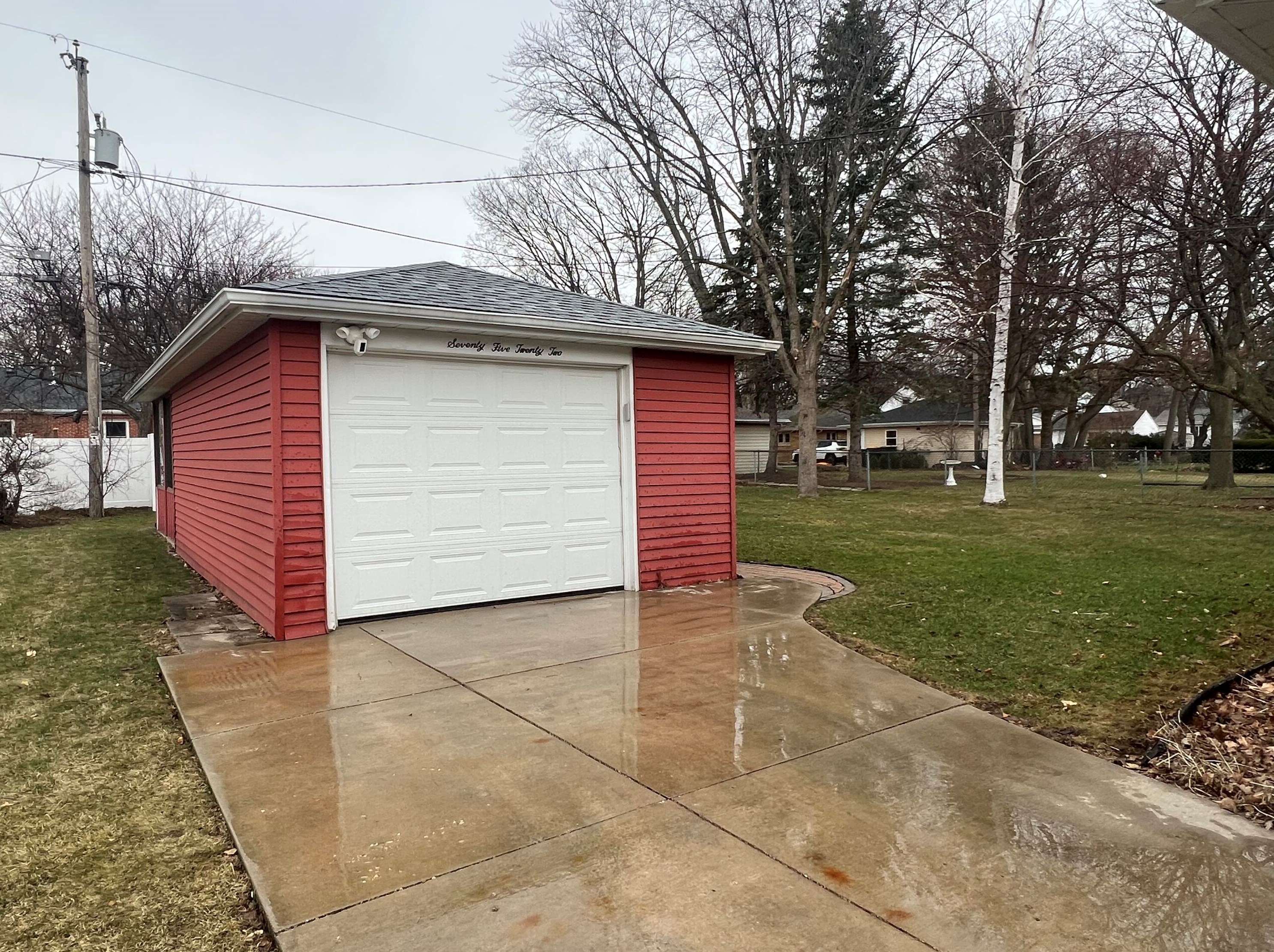 7522 Jackson Dr, Milwaukee WI 53219-2817 exterior