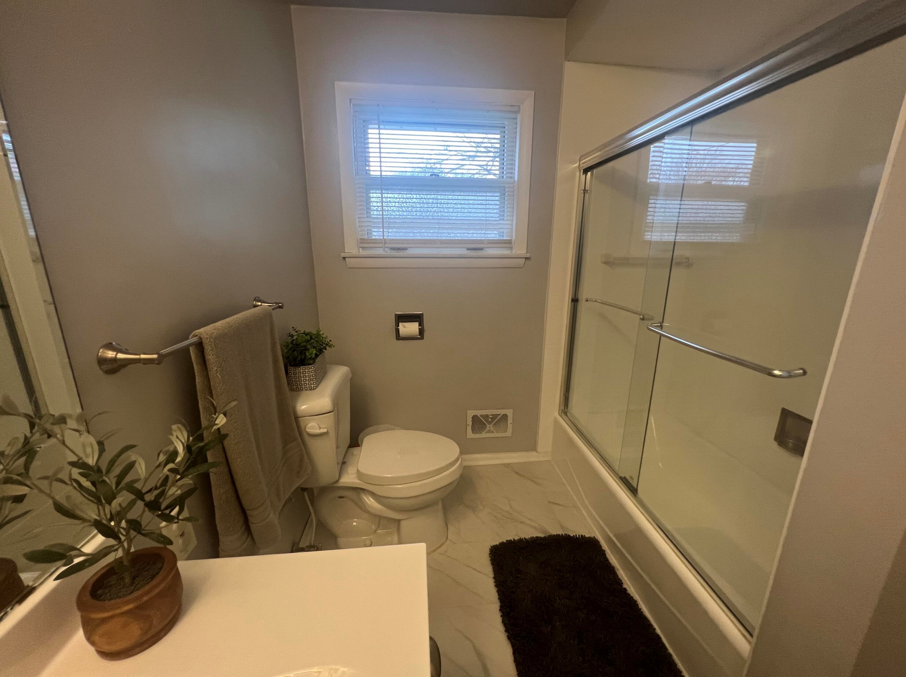 7522 Jackson Dr, Milwaukee WI 53219-2817 exterior