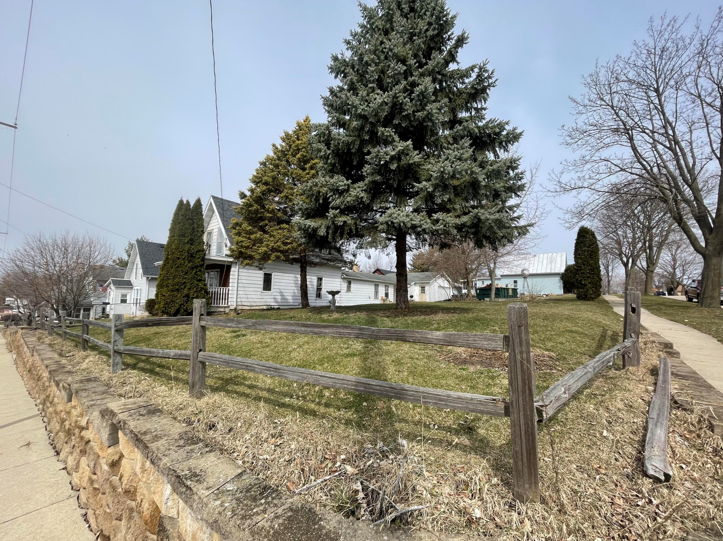 419 E Racine St, Jefferson, WI 53549