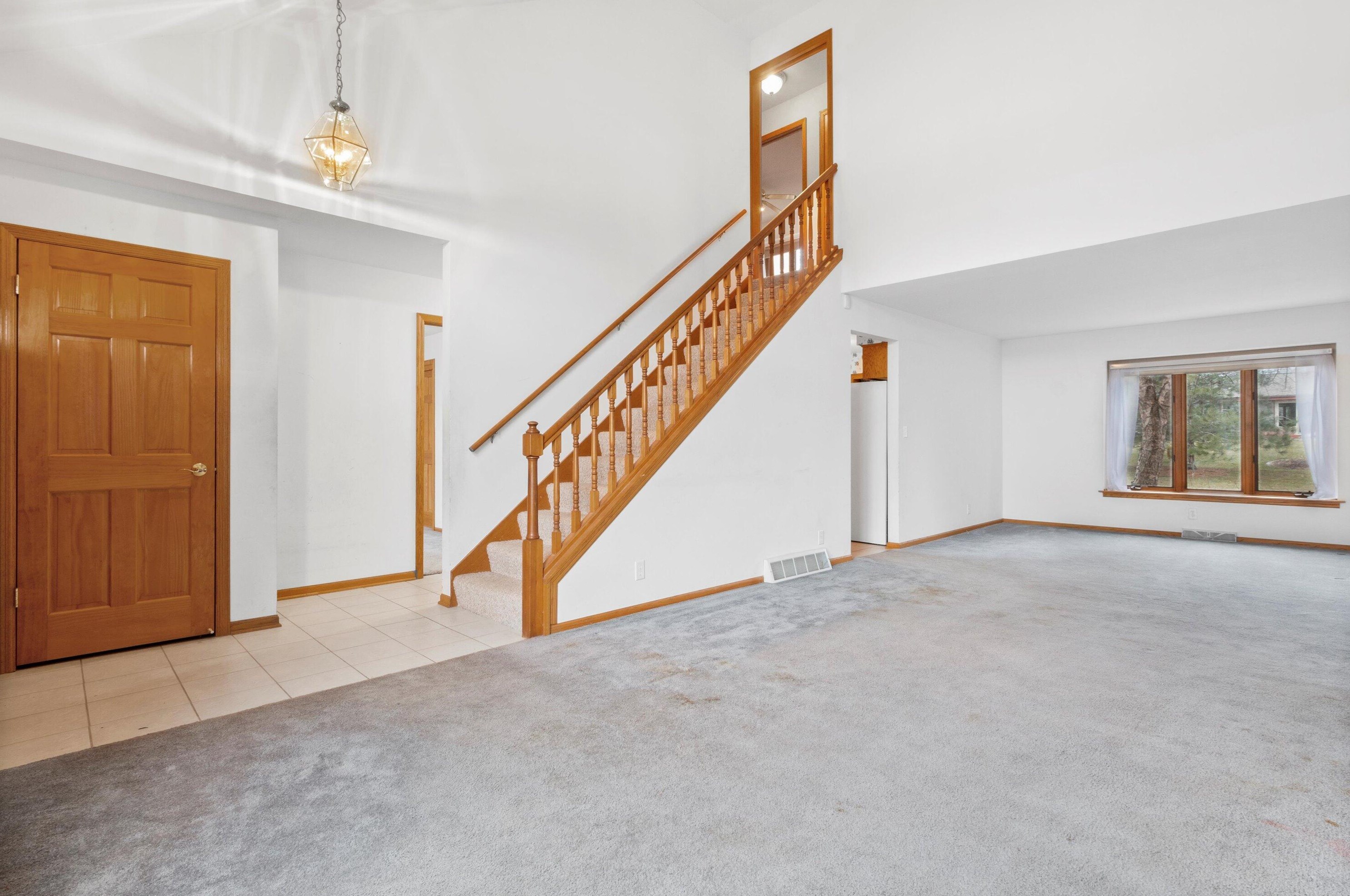 8231 S Wilding Dr, Oak Creek, WI 53154