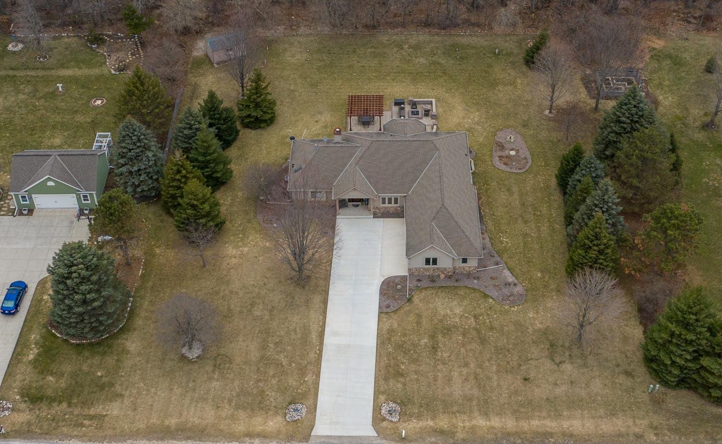 3340 Rock Ridge Rd, West Bend, WI 53095