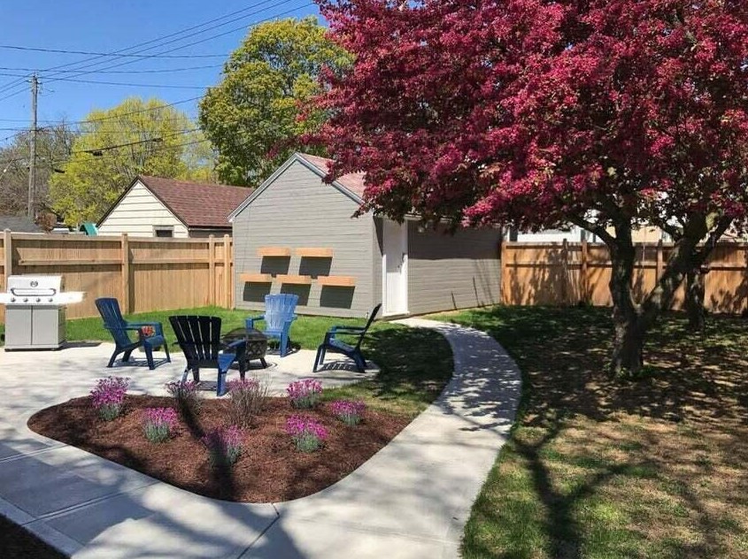 130 E Henry Clay St, Milwaukee, WI 53217